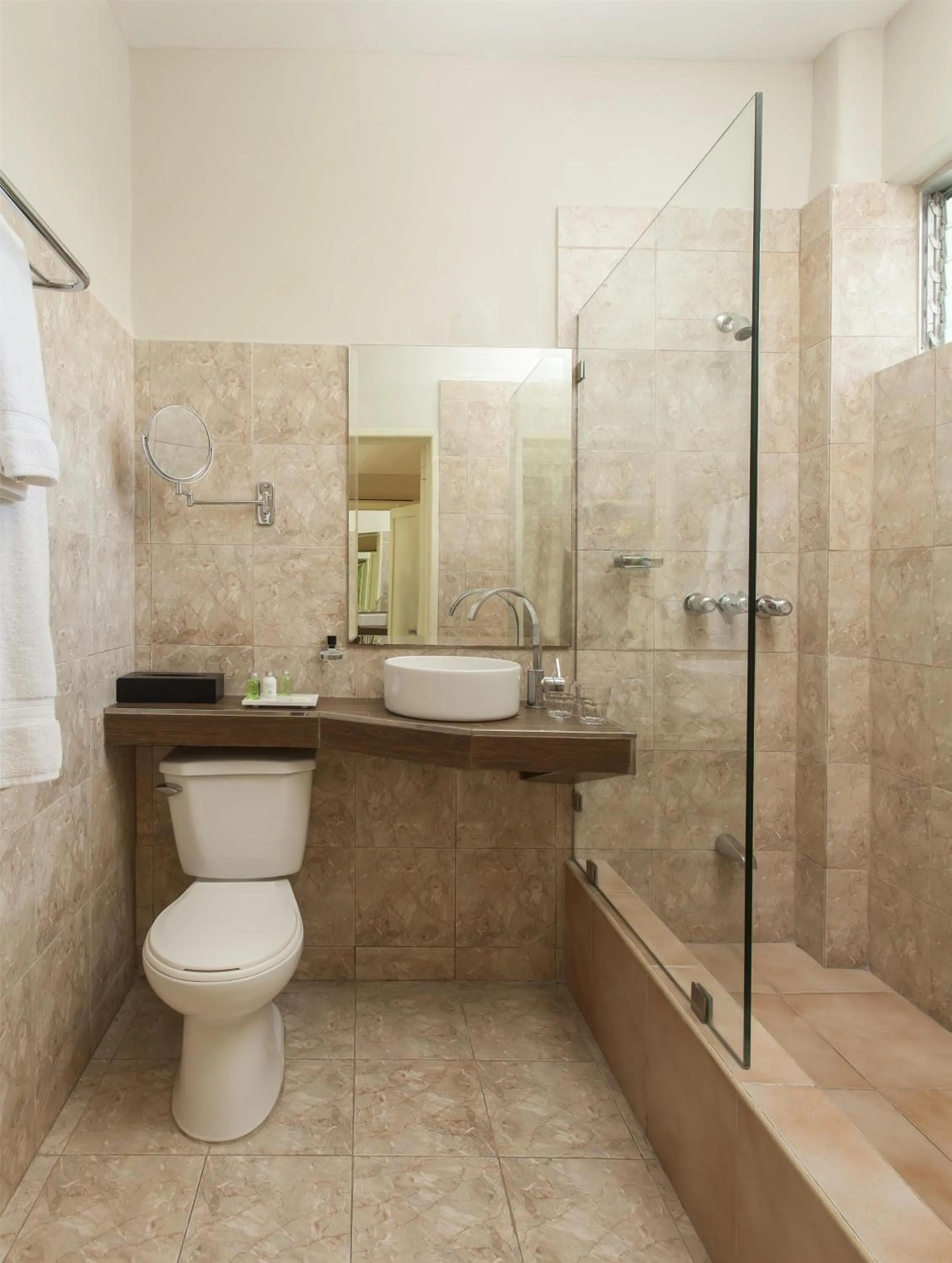 Bathroom in El Rancho Haiti