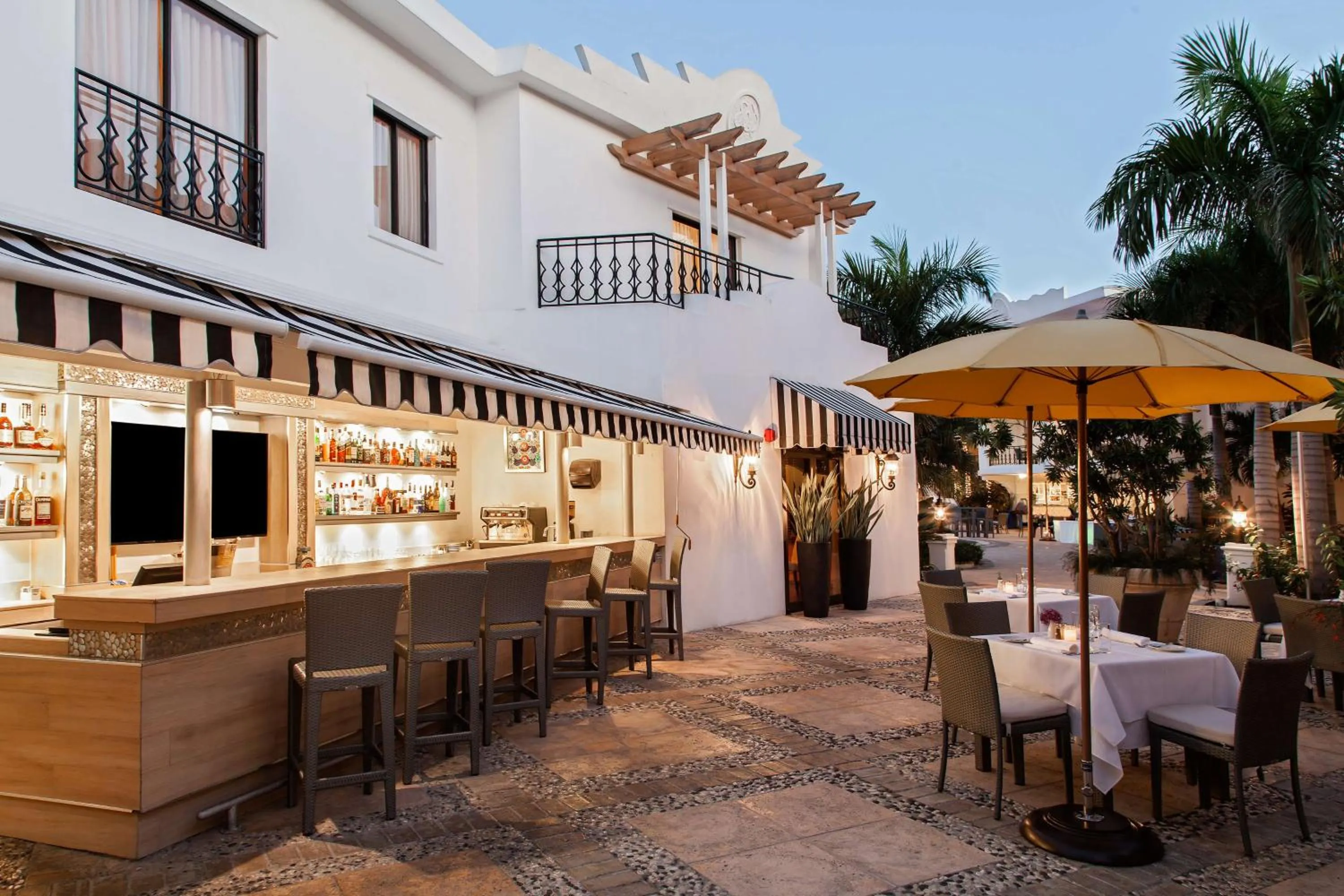 Lounge or bar in El Rancho Haiti