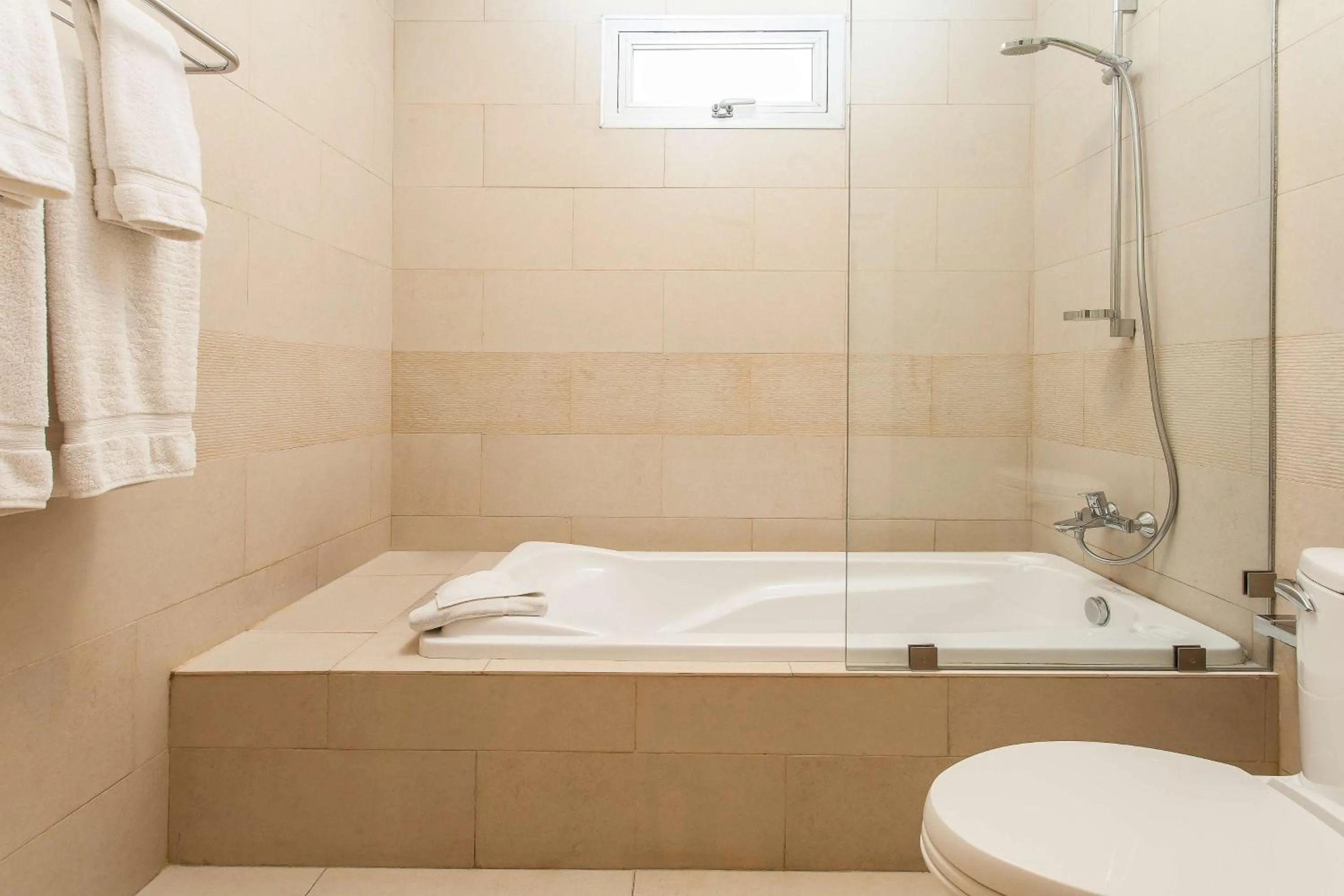 Bathroom in El Rancho Haiti