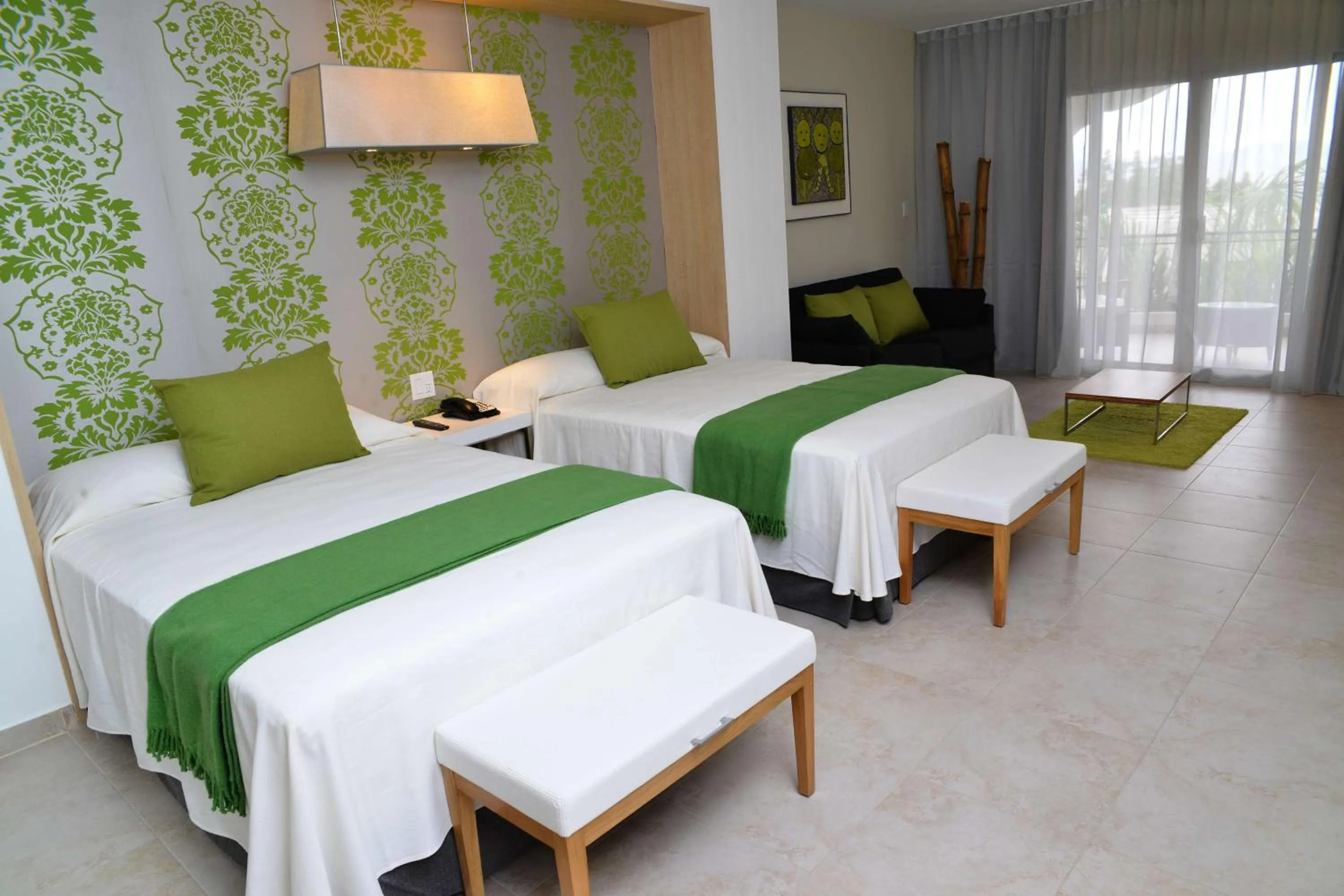 Photo of the whole room in El Rancho Haiti