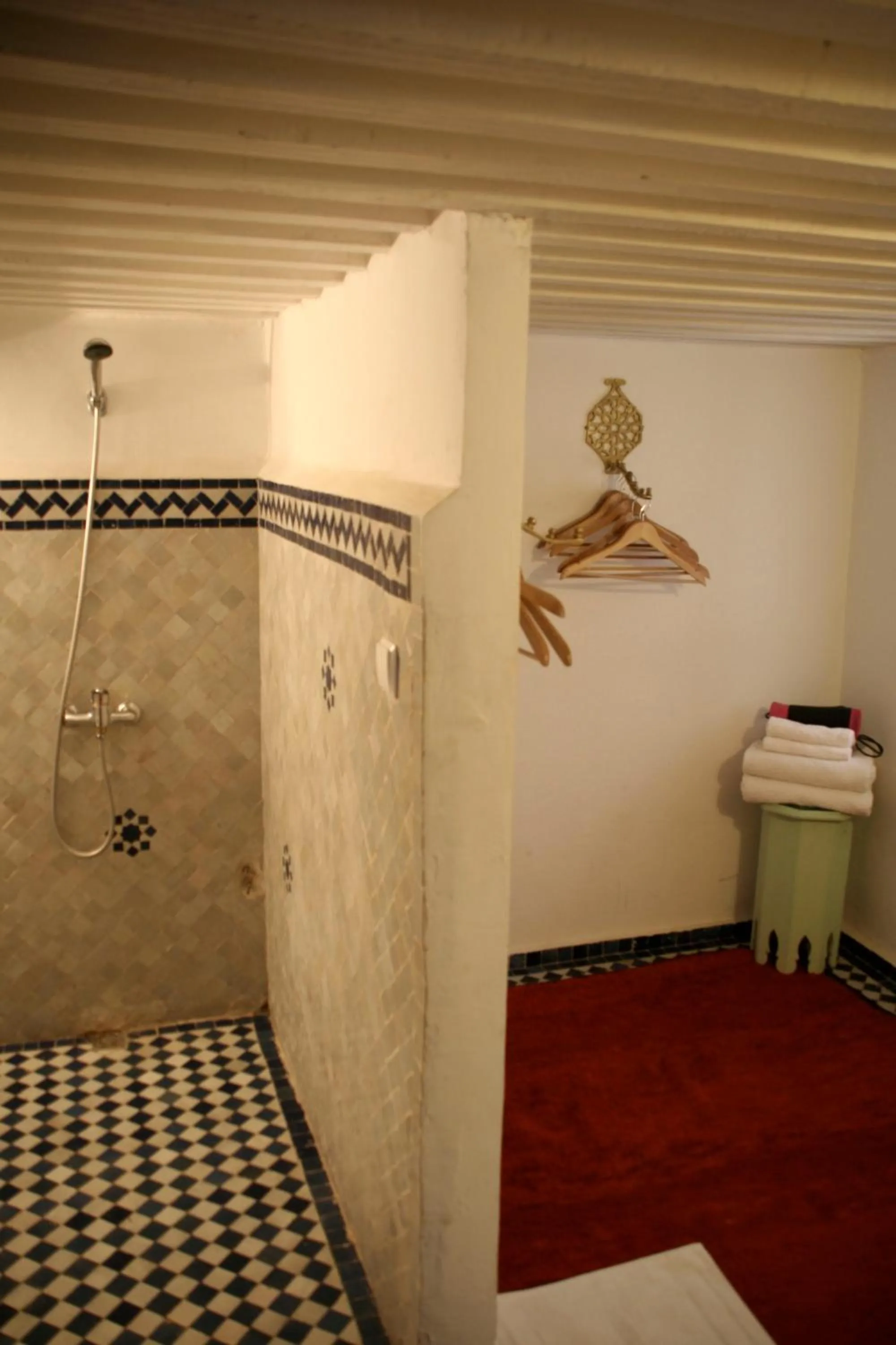 Shower in Riad Tizwa Fes
