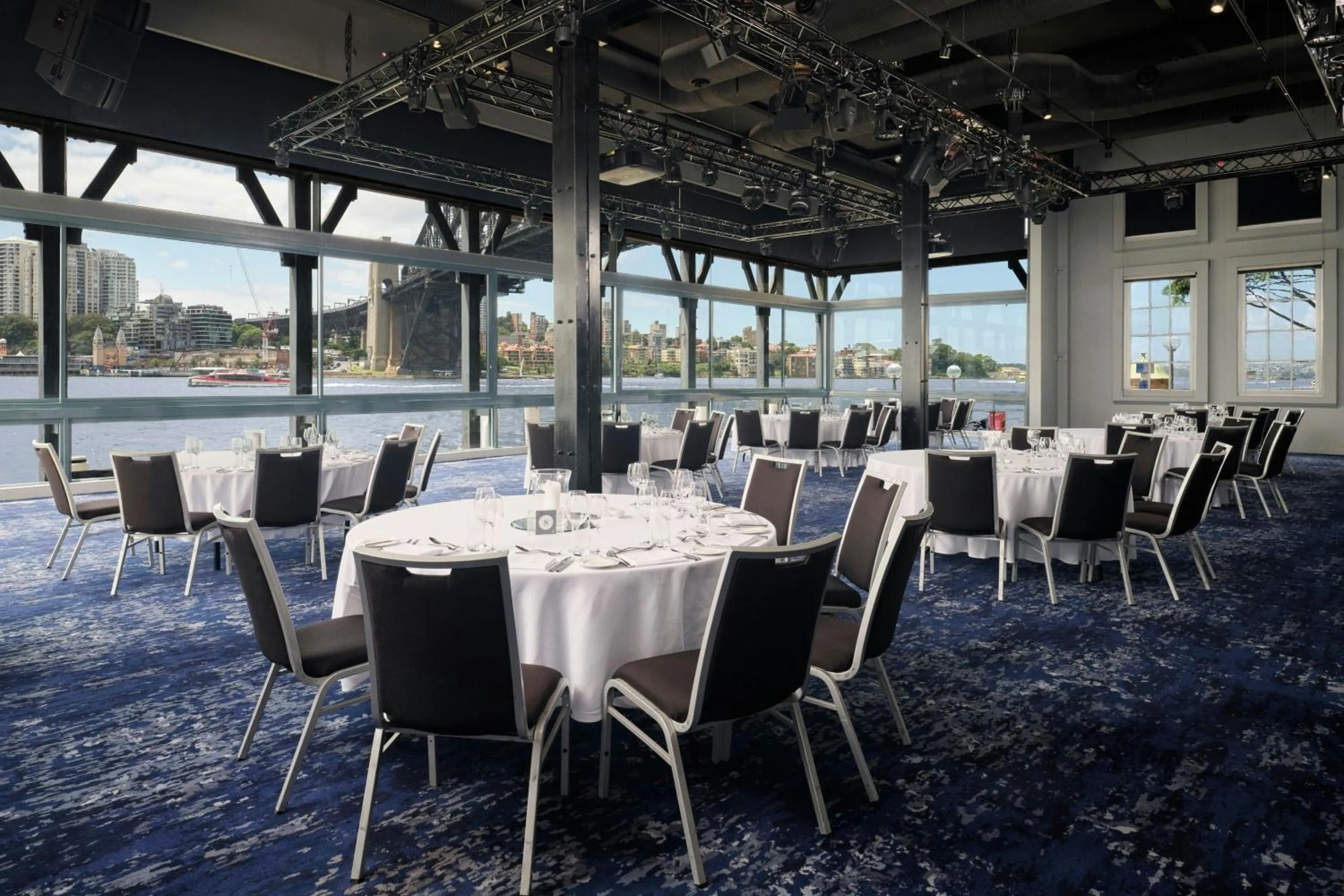 Lounge or bar in Pier One Sydney Harbour, Autograph Collection