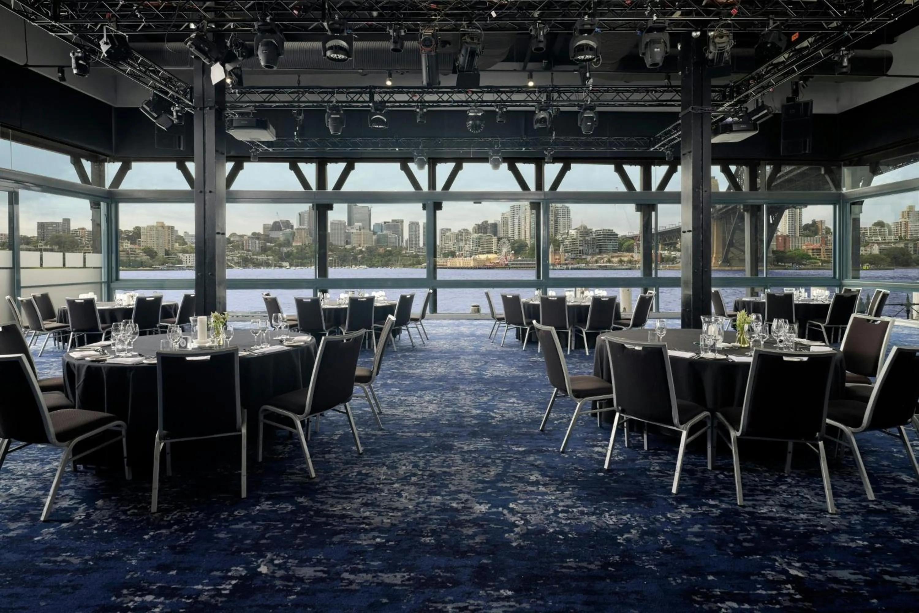 Lounge or bar in Pier One Sydney Harbour, Autograph Collection