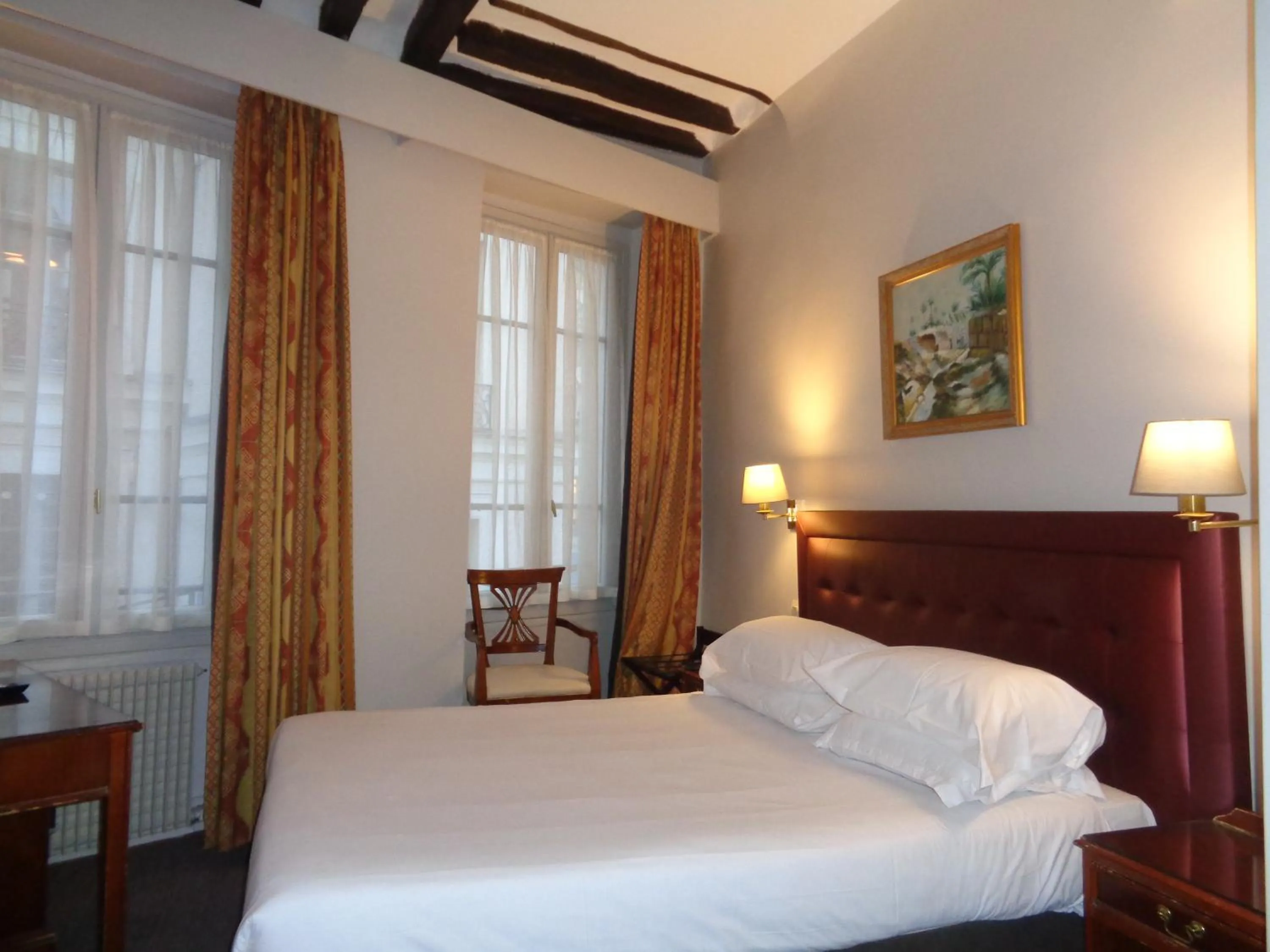 Photo of the whole room, Bed in Hôtel les Degrés de Notre Dame