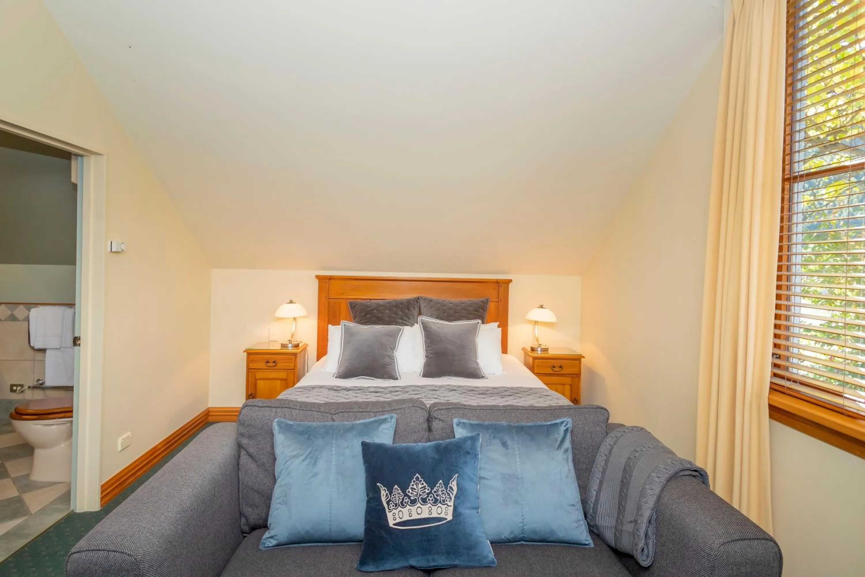 Bed in Arrowtown House Boutique Hotel