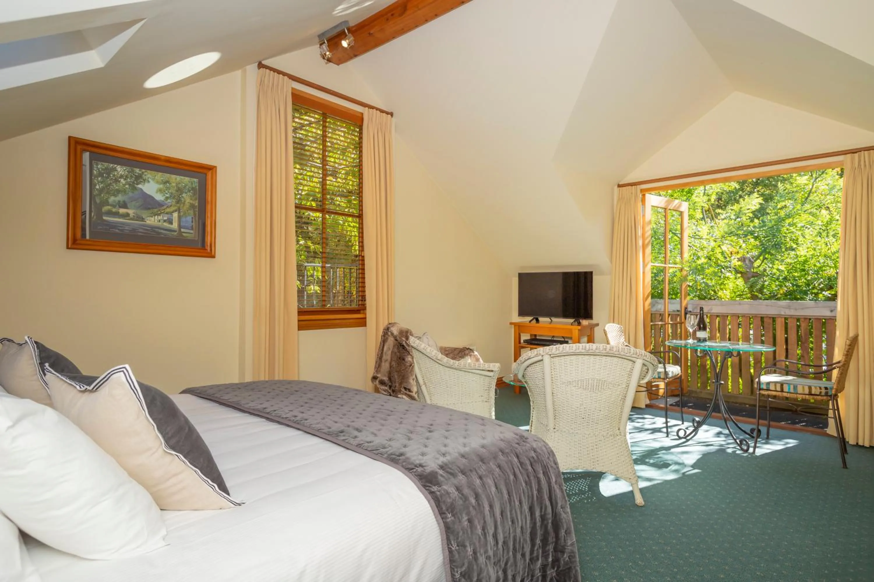 Bed in Arrowtown House Boutique Hotel