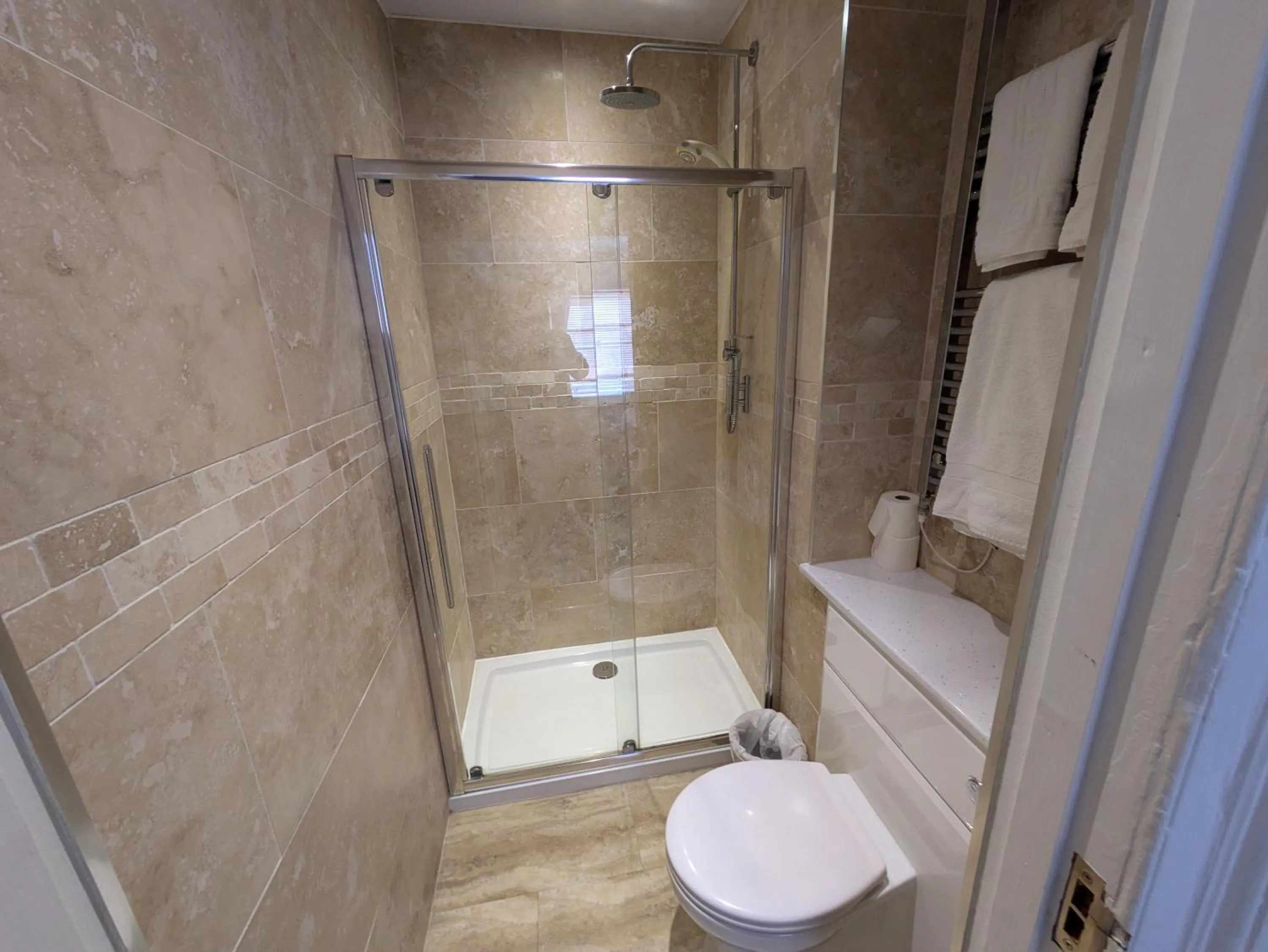 Bathroom in Buccleuch and Queensberry Arms Hotel