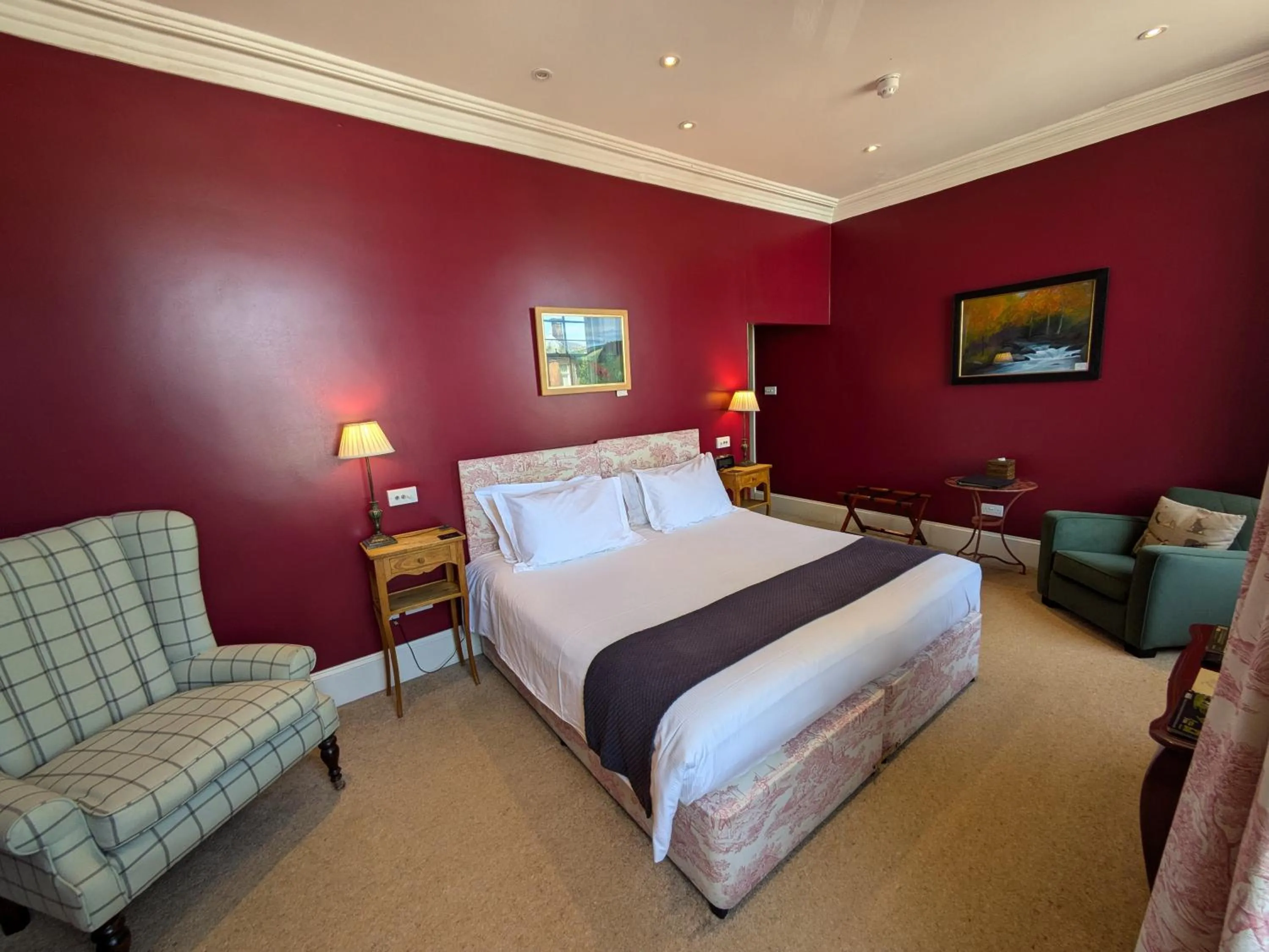 Bedroom, Bed in Buccleuch and Queensberry Arms Hotel