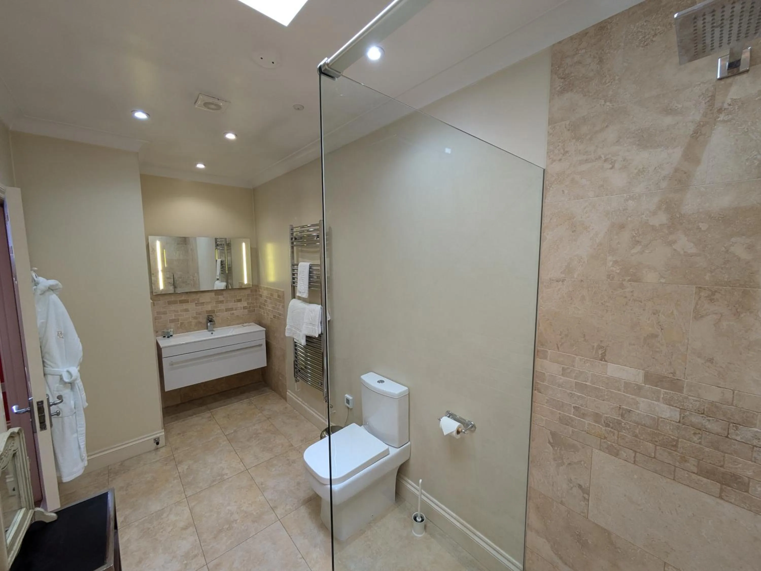 Bathroom in Buccleuch and Queensberry Arms Hotel