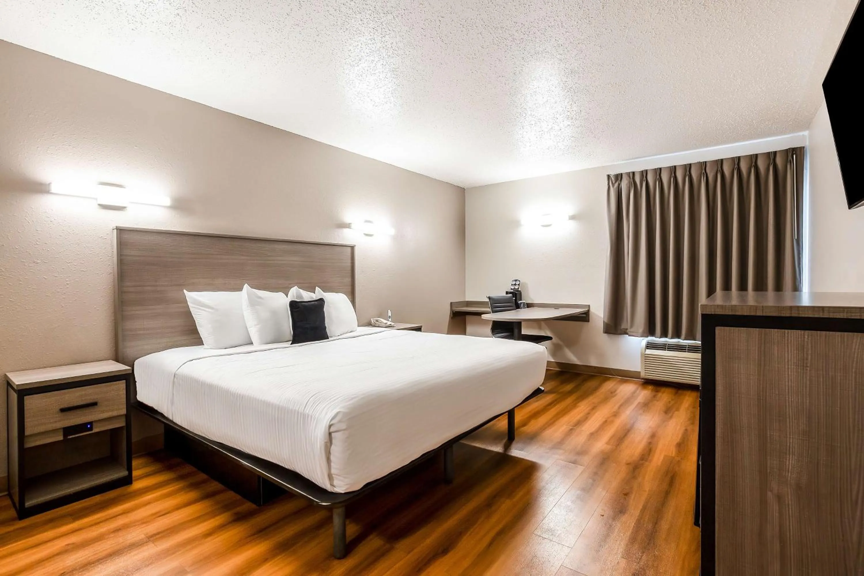 Bedroom in Red Lion Inn & Suites Saint Louis