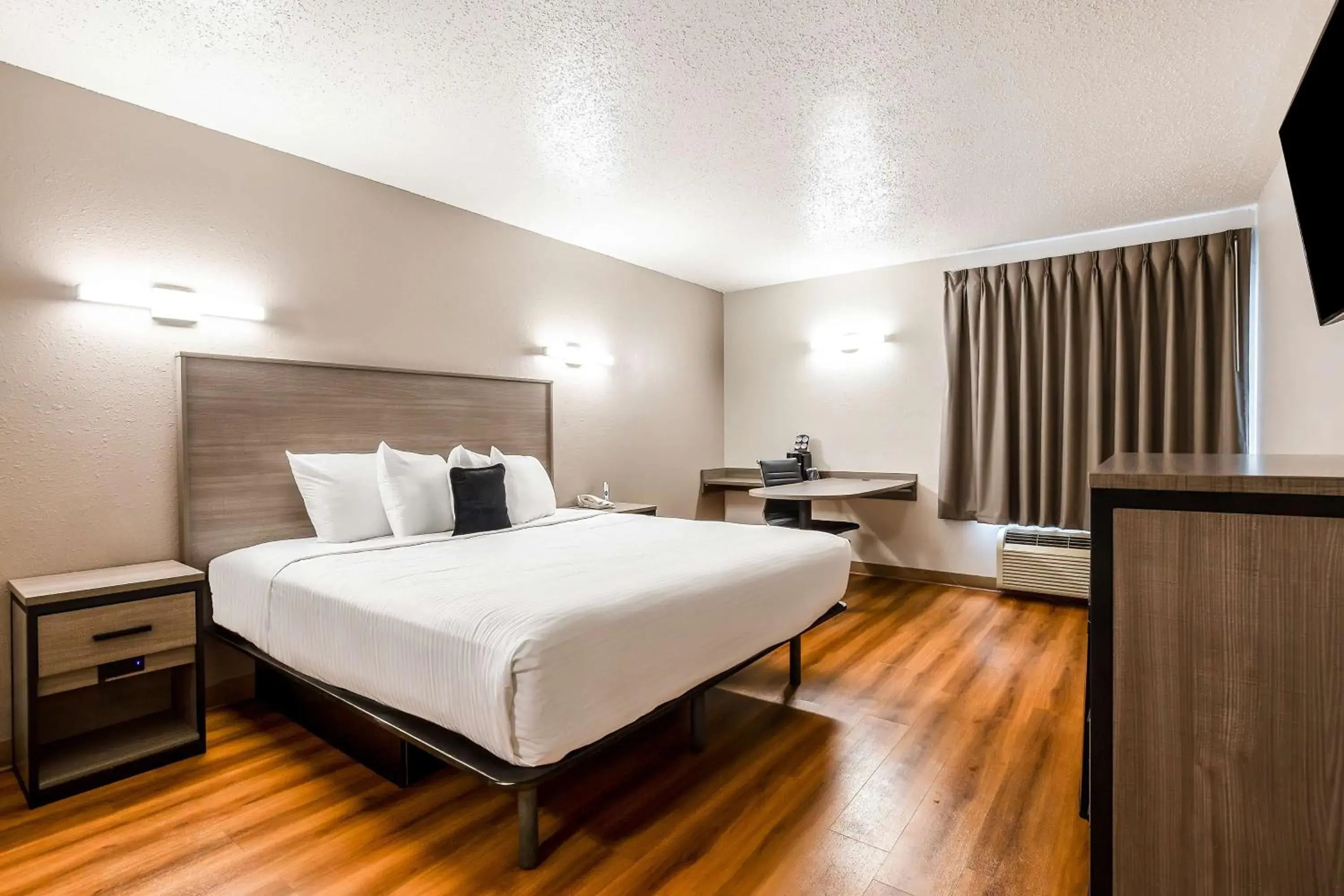 Bedroom, Bed in Red Lion Inn & Suites Saint Louis Bedroom, Bed in Red Lion Inn & Suites Saint Louis