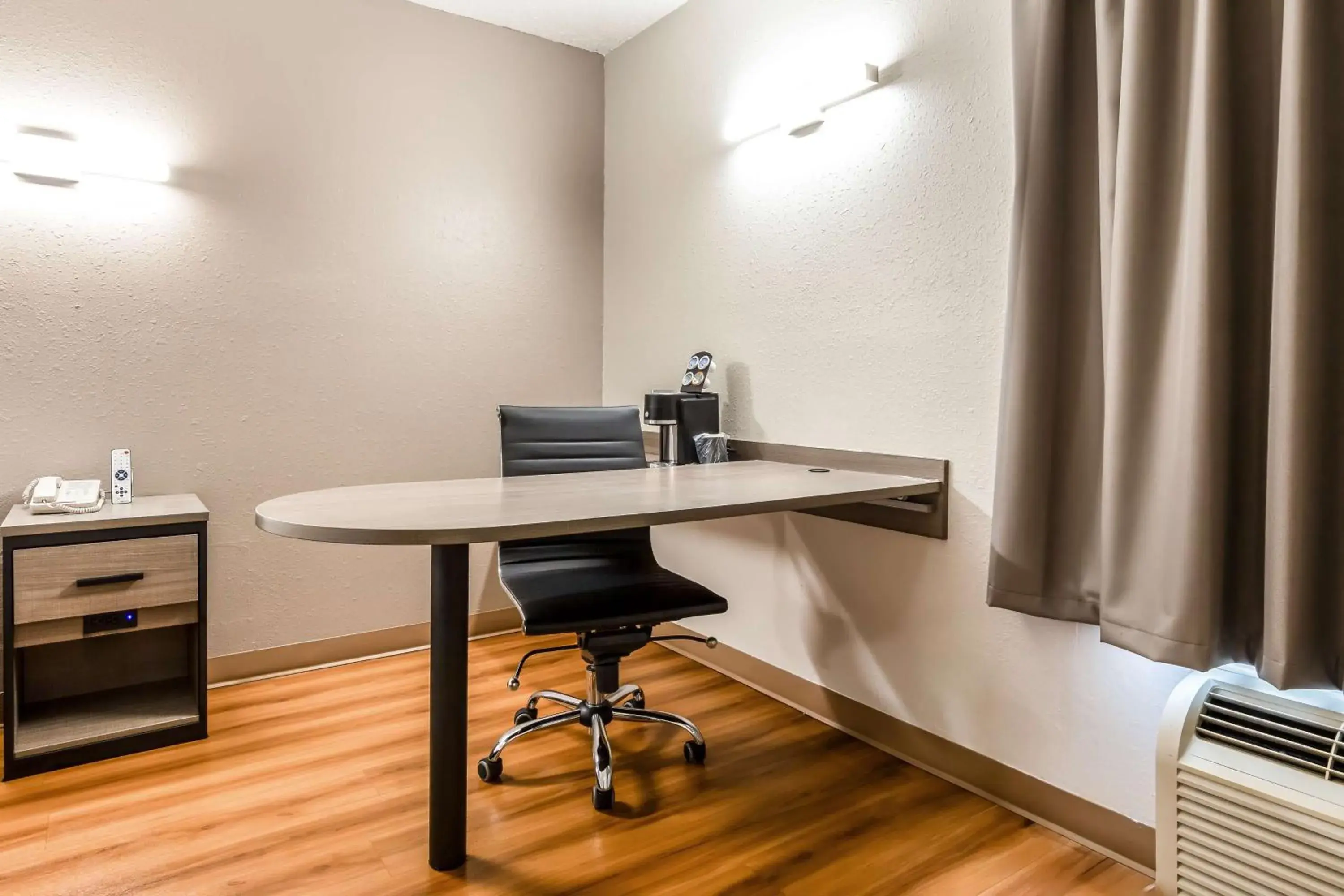 Bedroom in Red Lion Inn & Suites Saint Louis Bedroom in Red Lion Inn & Suites Saint Louis