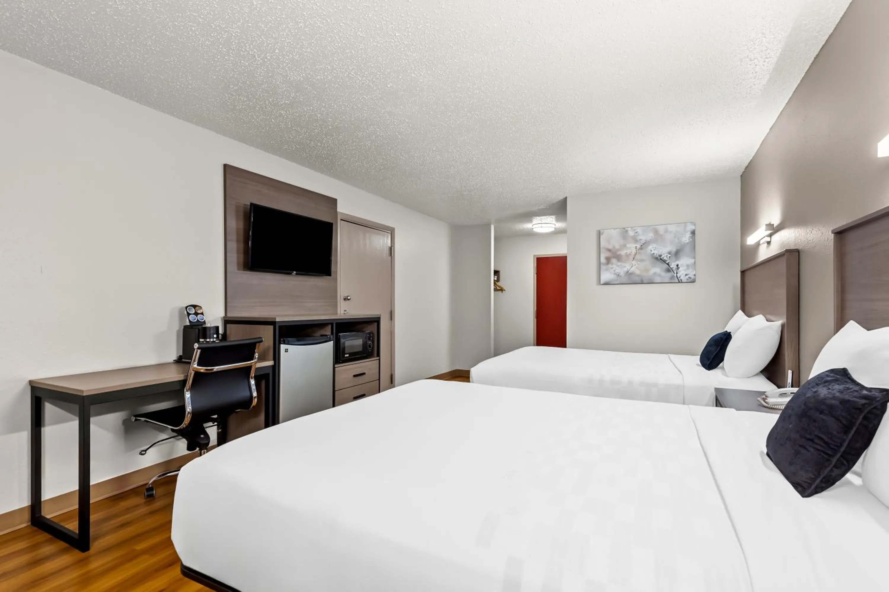 Bed in Red Lion Inn & Suites Saint Louis