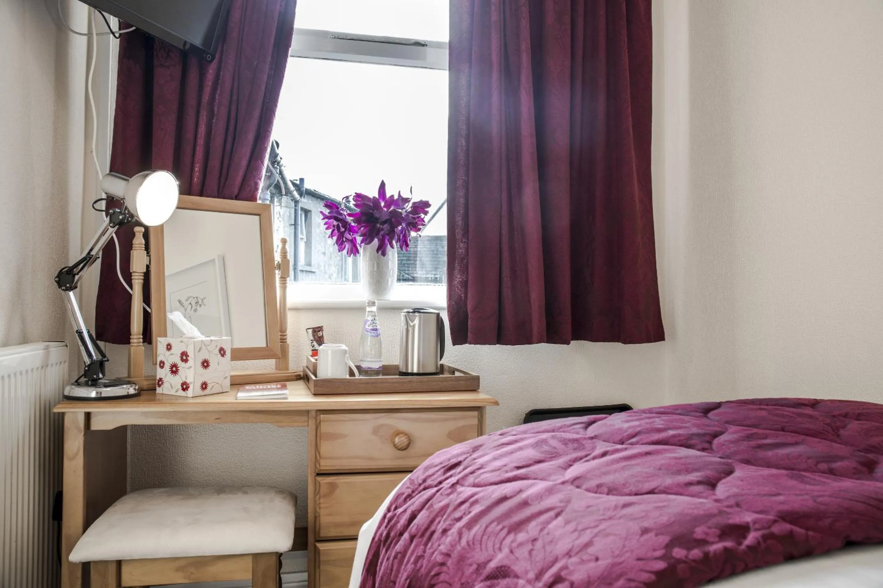 Bedroom, Bed in The Craven Heifer at Stainforth