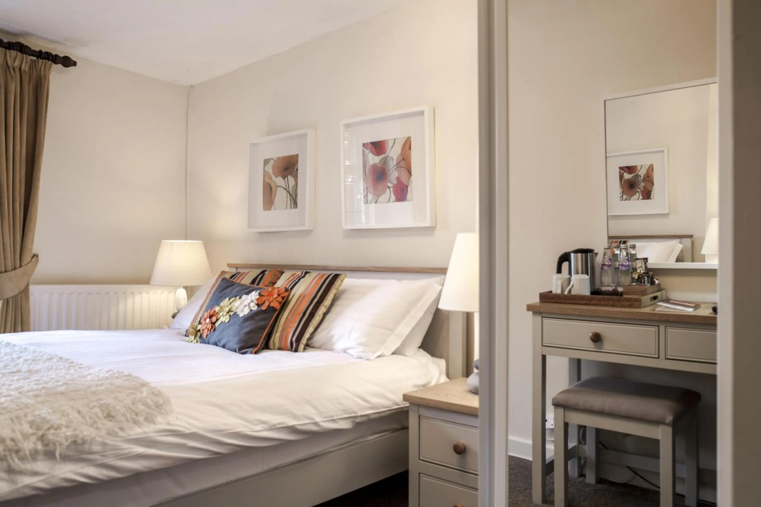 Bedroom, Bed in The Craven Heifer at Stainforth