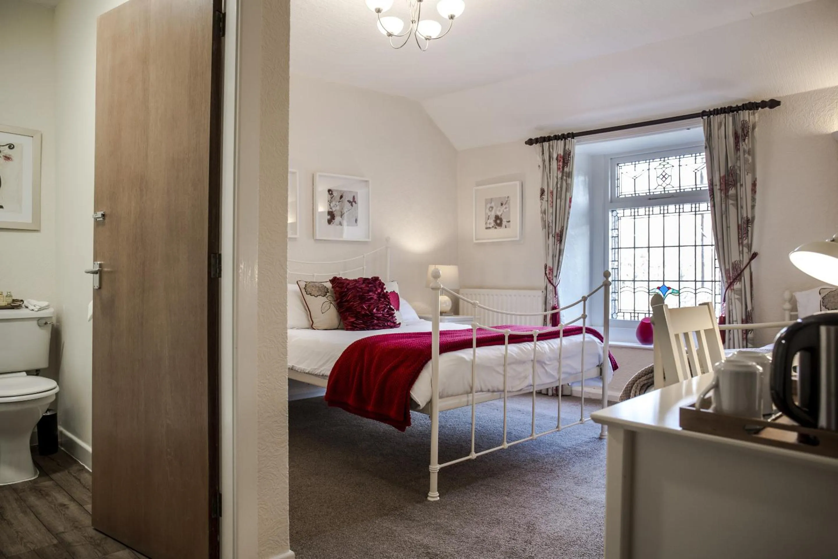 Bedroom, Bed in The Craven Heifer at Stainforth