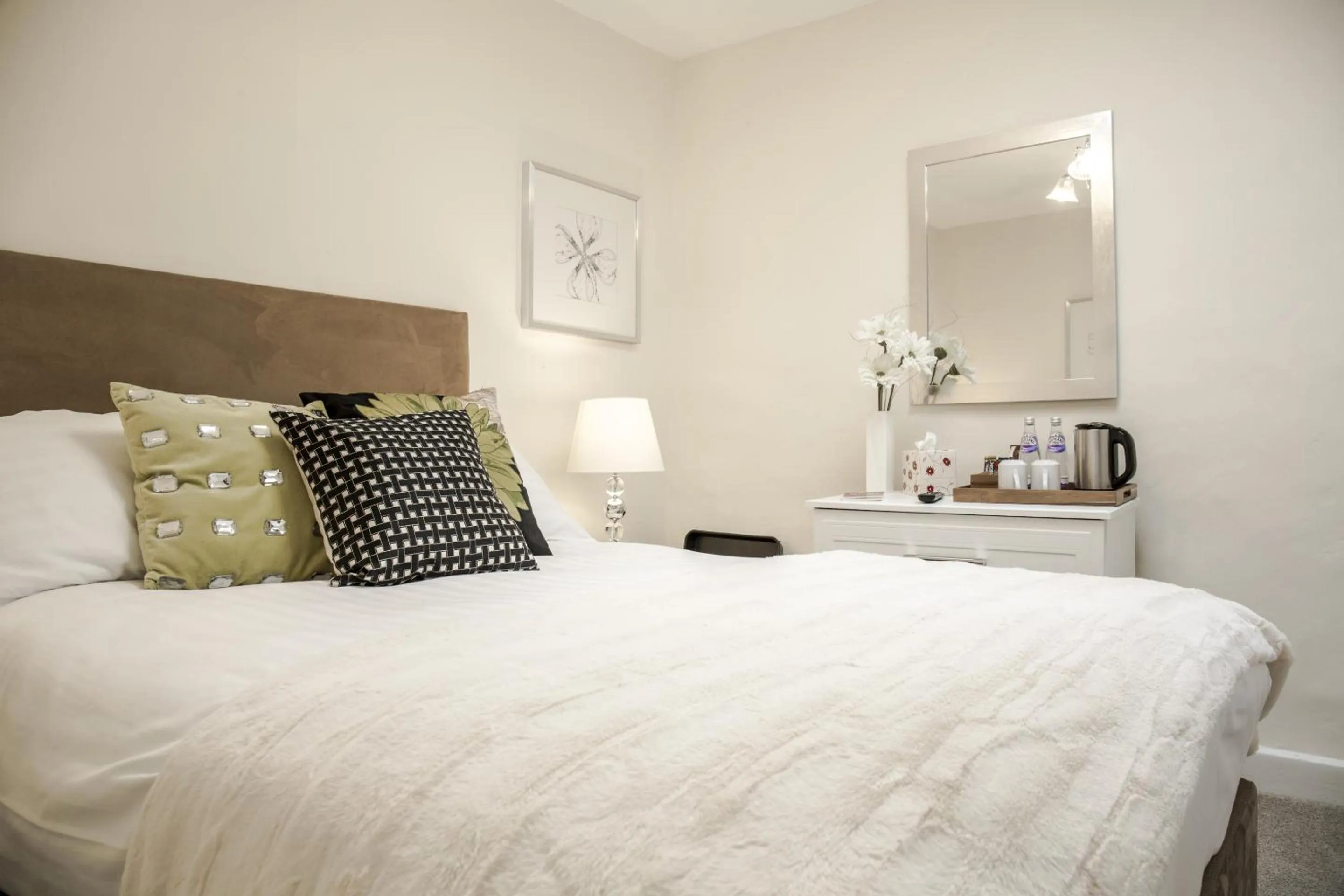 Bedroom, Bed in The Craven Heifer at Stainforth