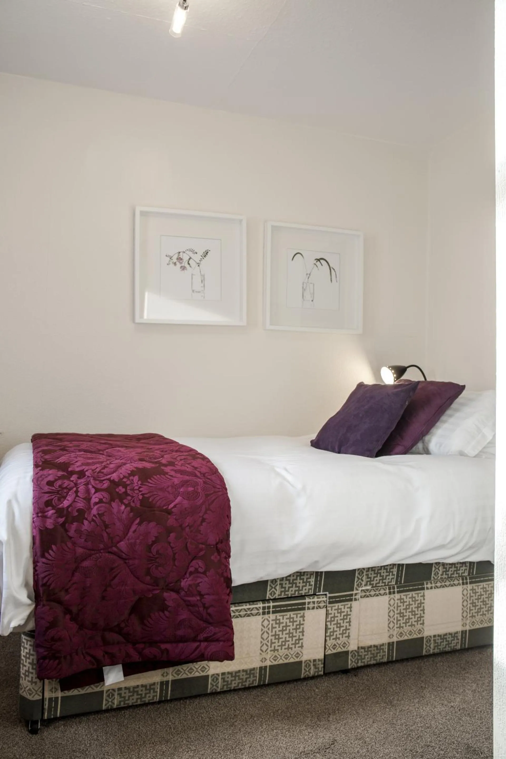 Bedroom, Bed in The Craven Heifer at Stainforth