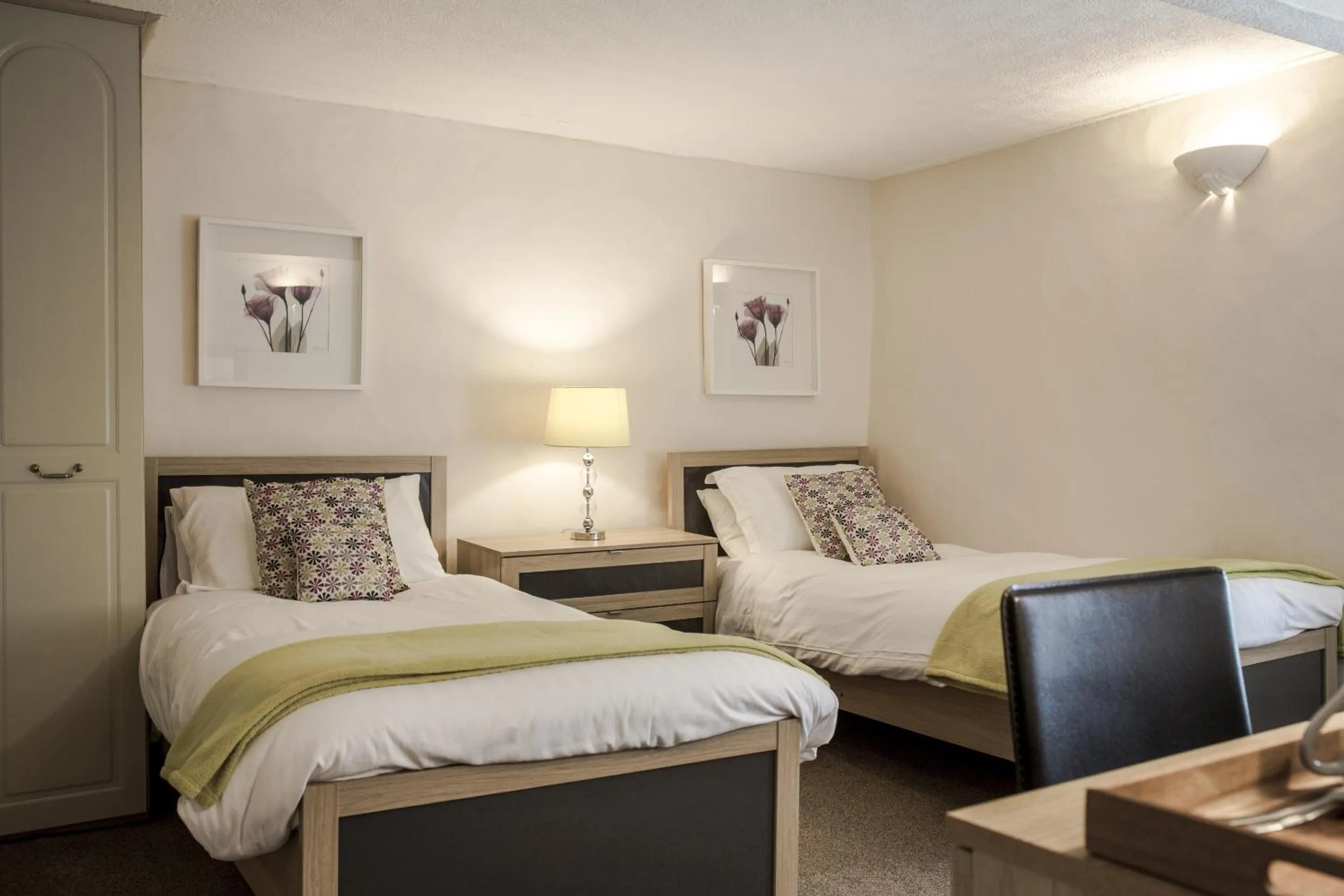 Bedroom, Bed in The Craven Heifer at Stainforth