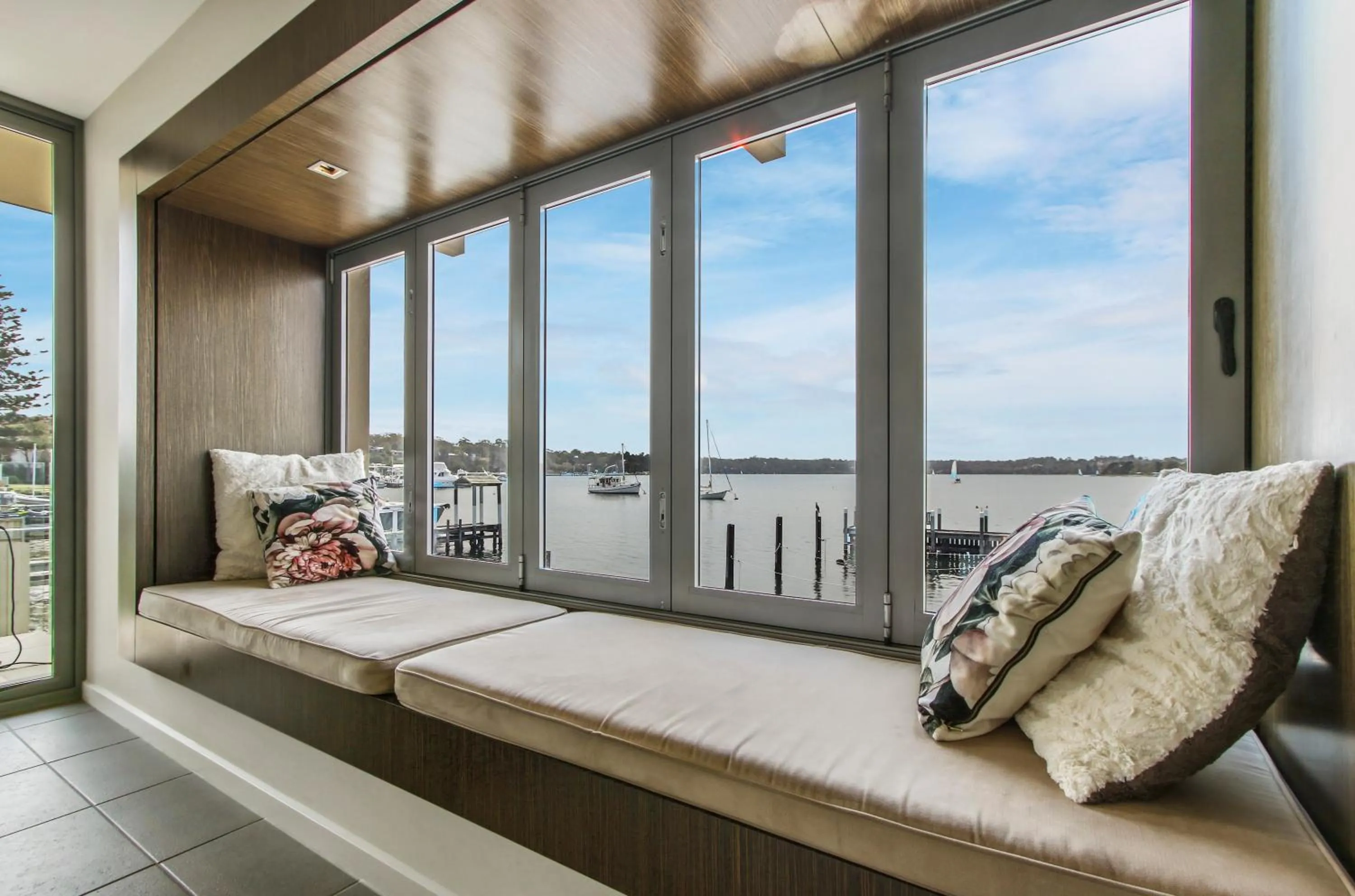 A Window on the Bay - Scenic Metung Retreat