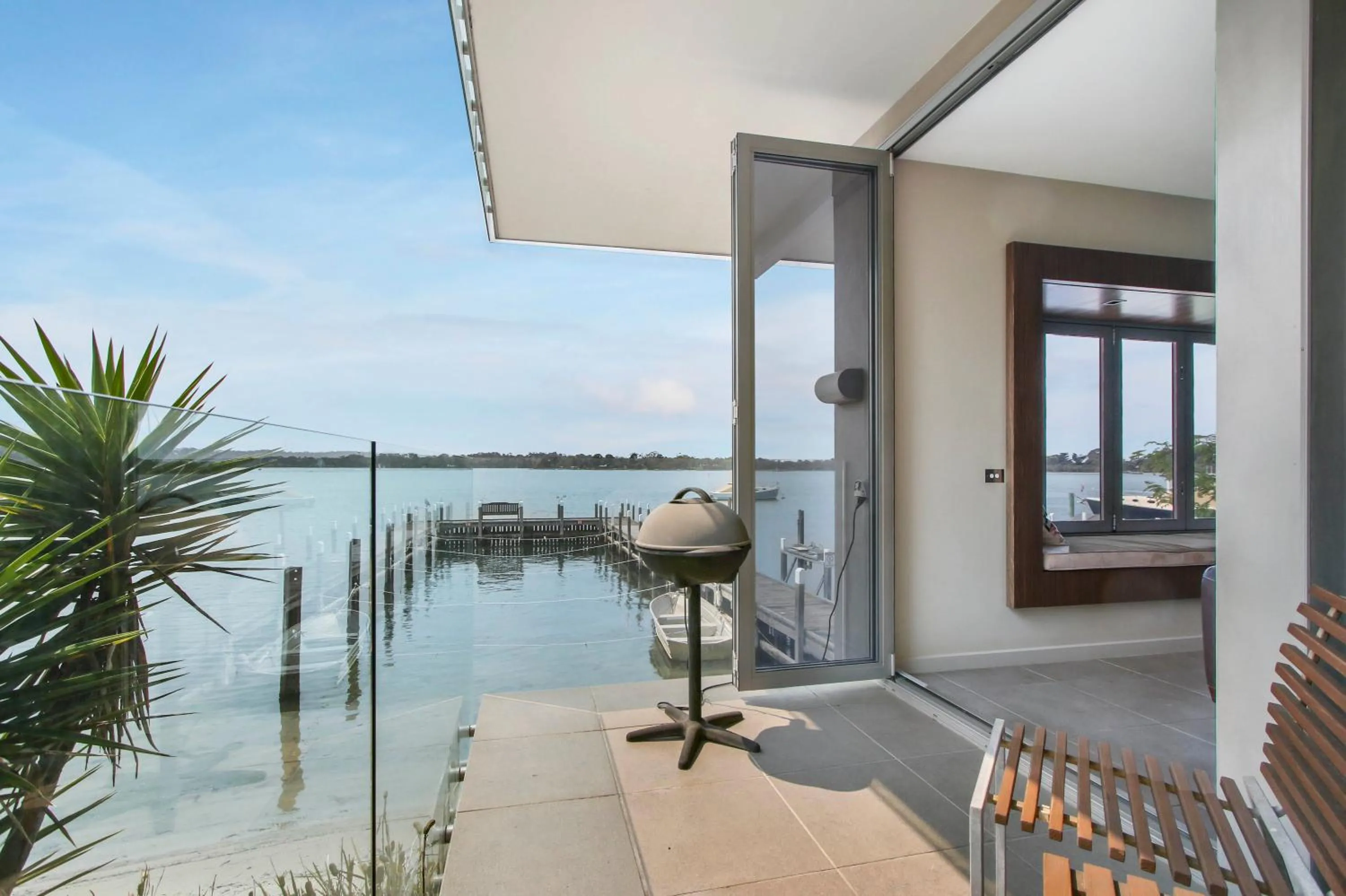 A Window on the Bay - Scenic Metung Retreat