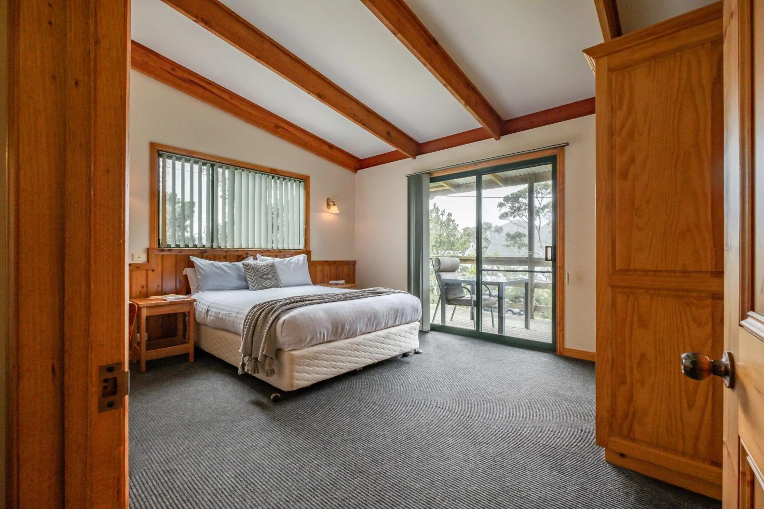 Bed in Freycinet Cottage 2 – Dolerite