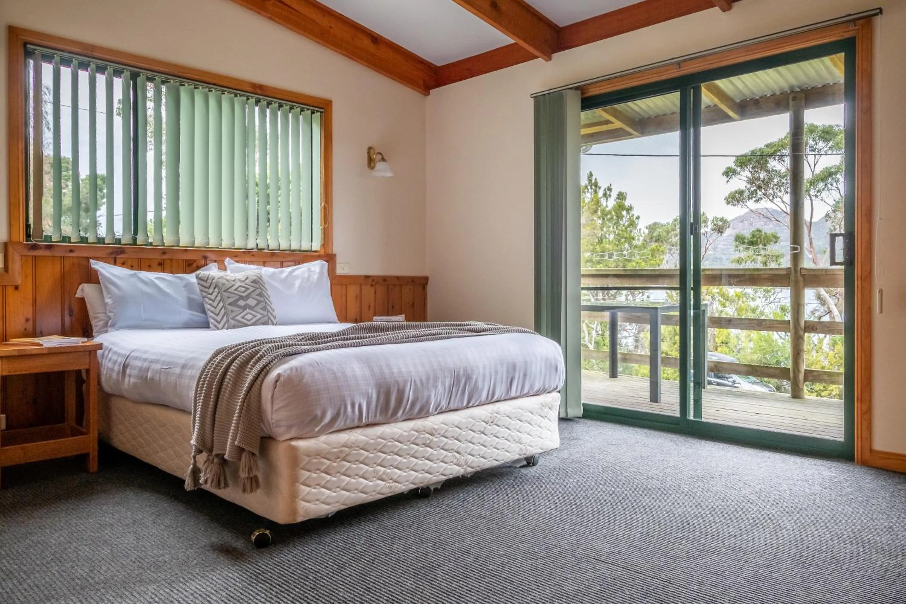 Bed in Freycinet Cottage 2 – Dolerite
