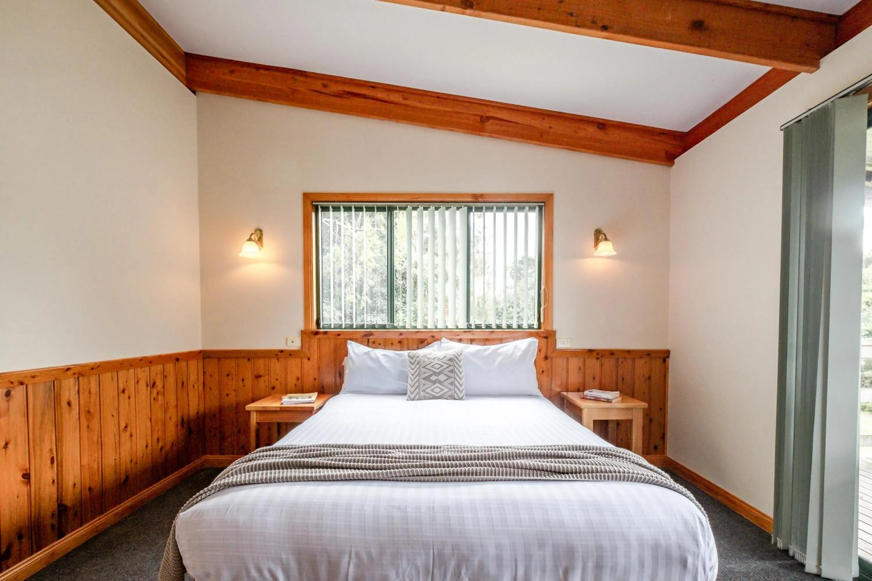 Bed in Freycinet Cottage 2 – Dolerite