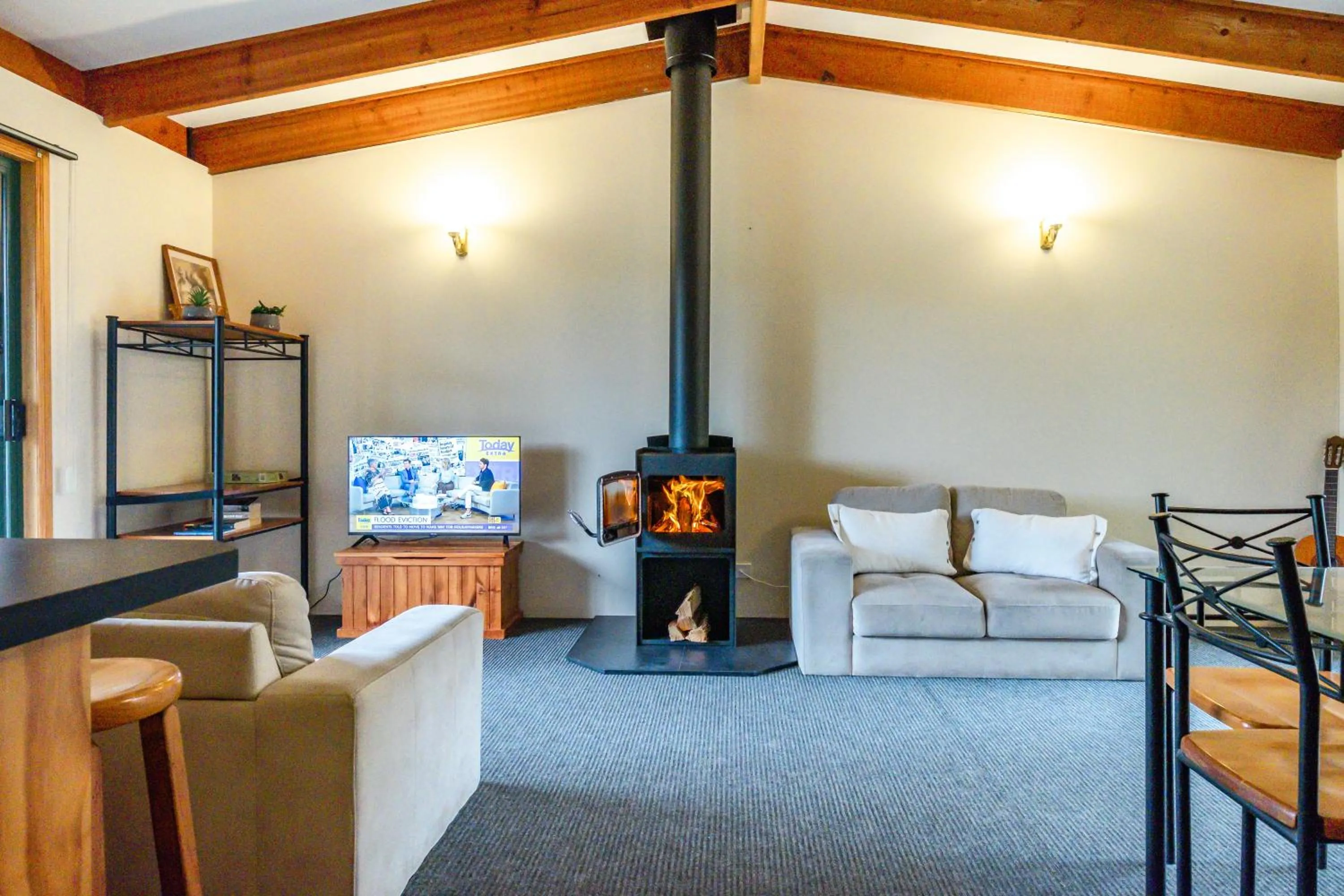 Living room in Freycinet Cottage 2 – Dolerite