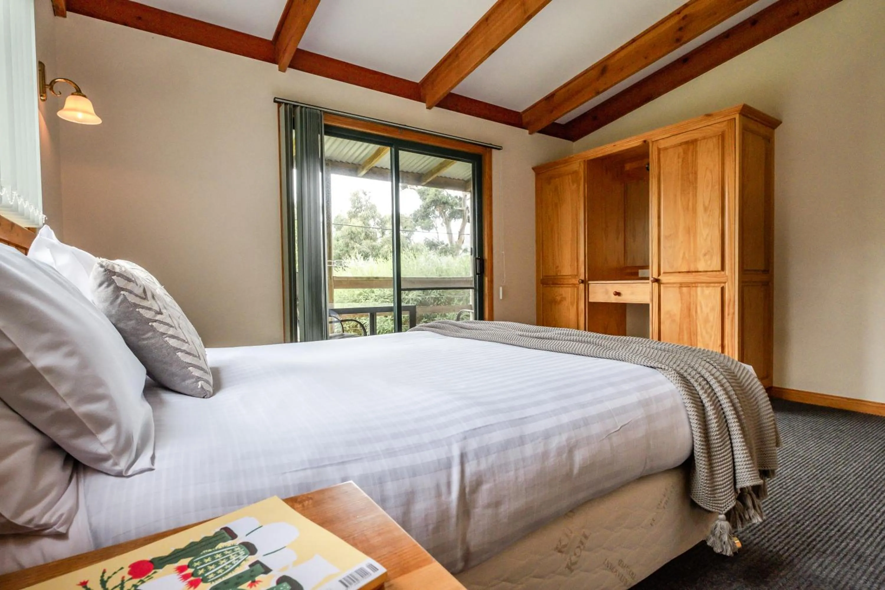 Bed in Freycinet Cottage 2 – Dolerite