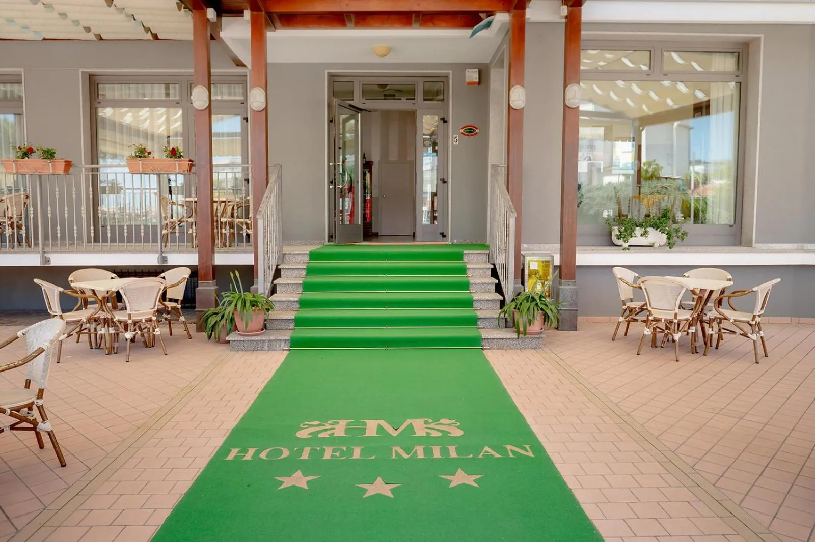 Facade/entrance in Hotel Milan