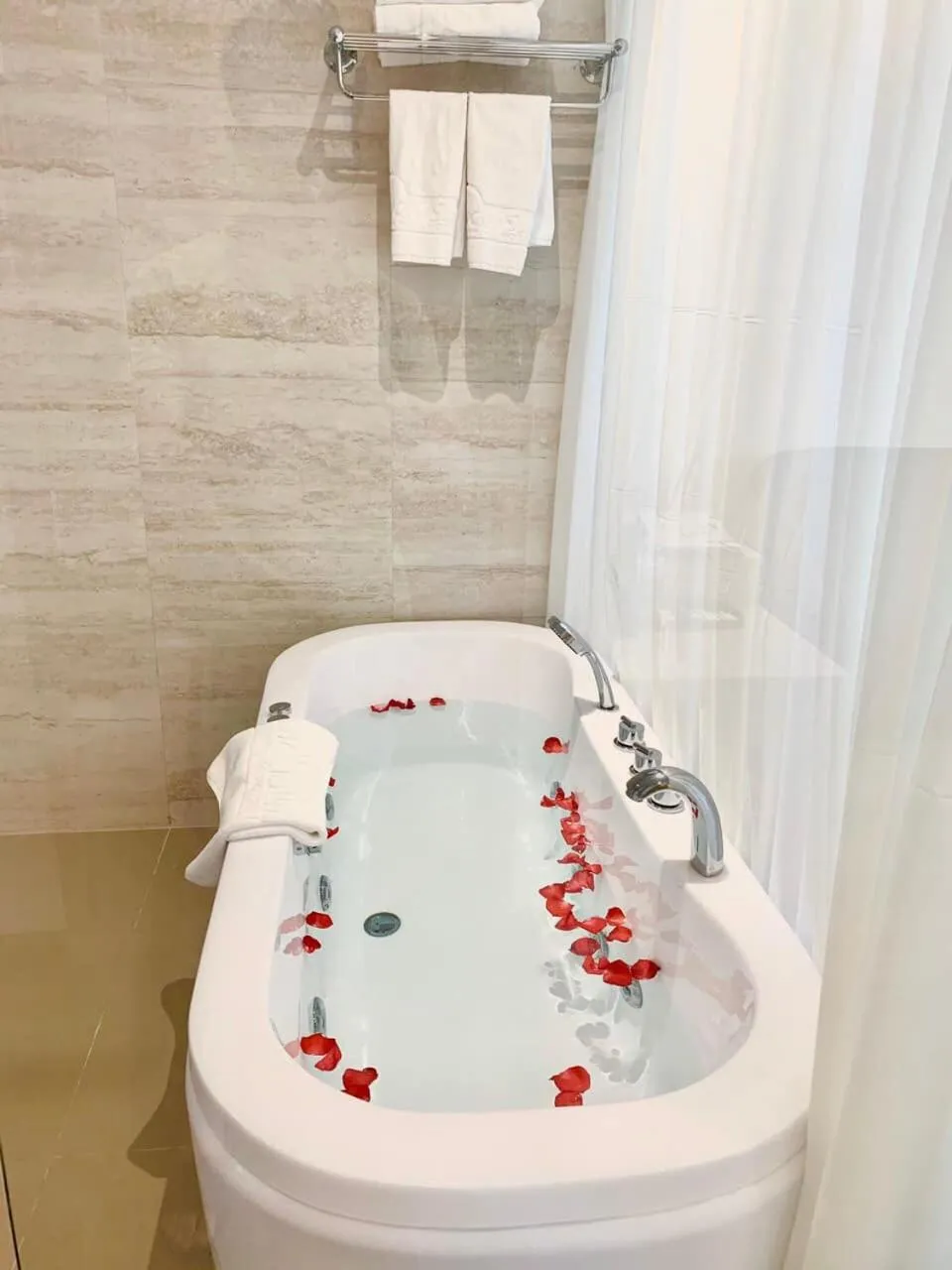 Shower in Lucky Sun Hotel Nha Trang Beach