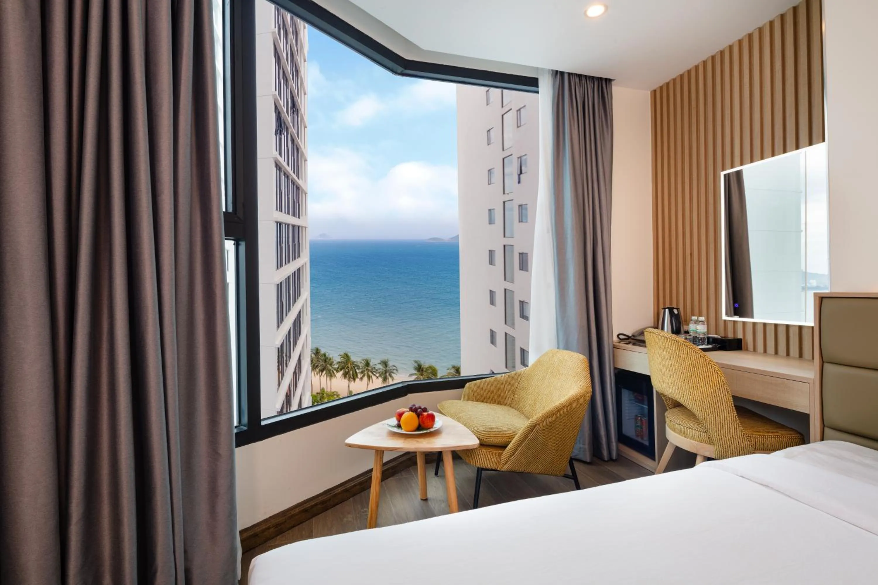 Sea view, Bed in Lucky Sun Hotel Nha Trang Beach