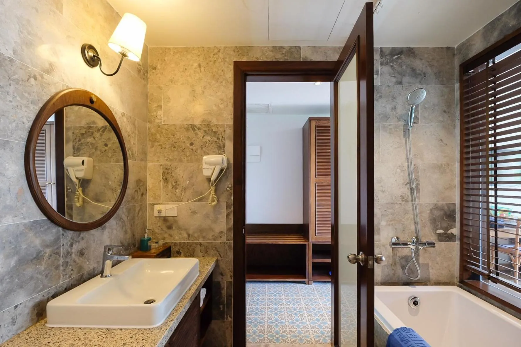 Shower in Salmalia Boutique Hotel & Spa