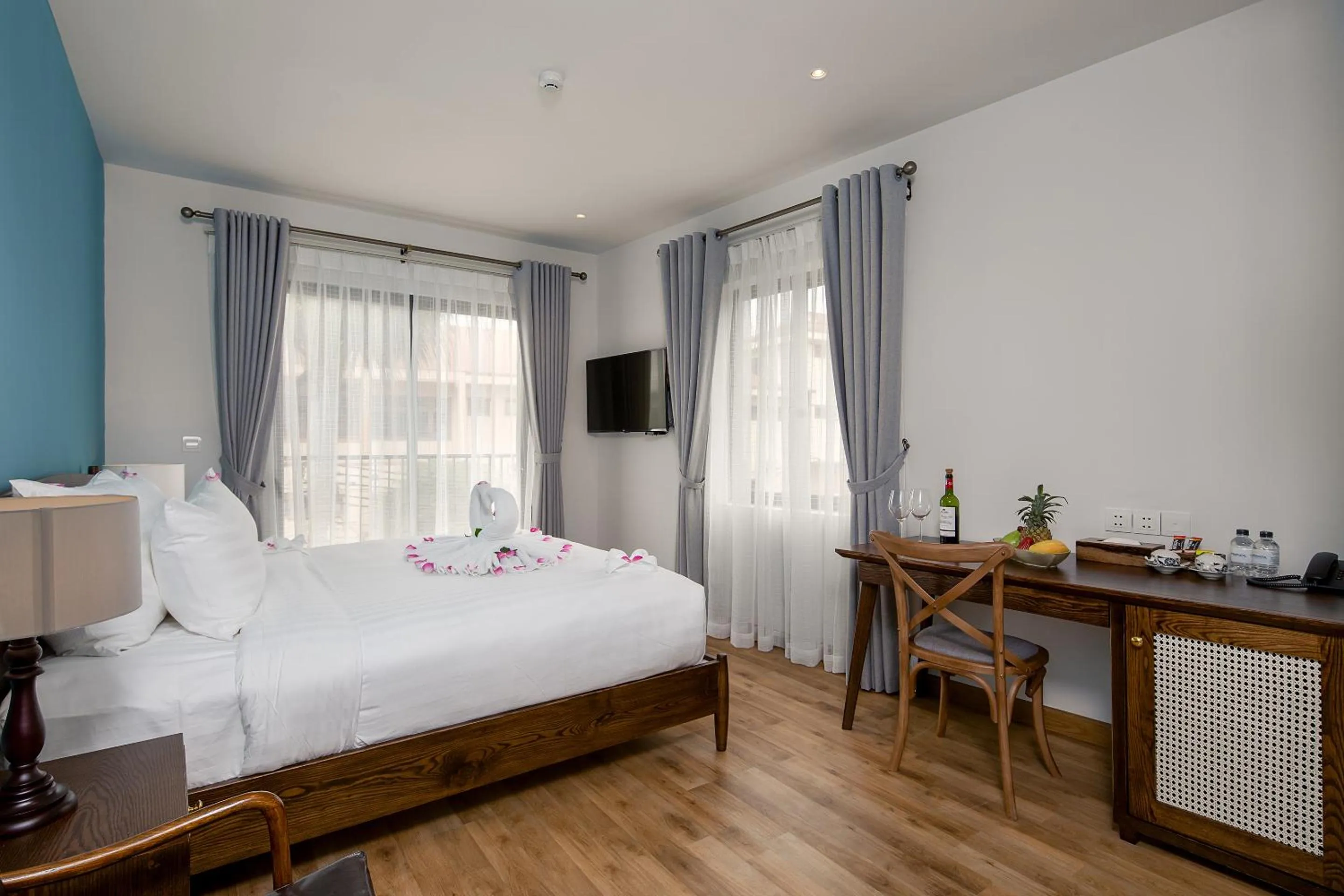 Photo of the whole room, Bed in Salmalia Boutique Hotel & Spa