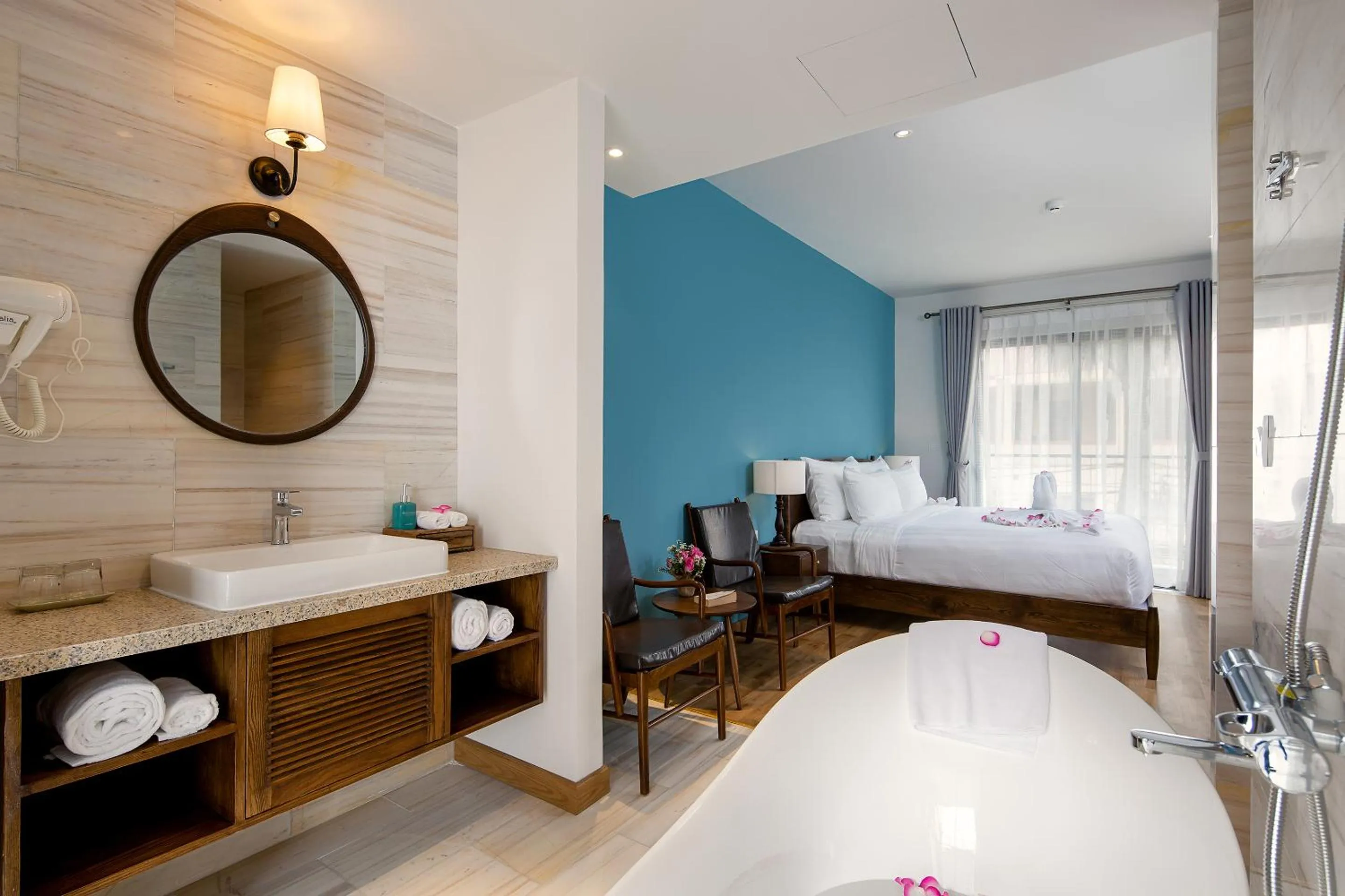 Photo of the whole room, Bed in Salmalia Boutique Hotel & Spa