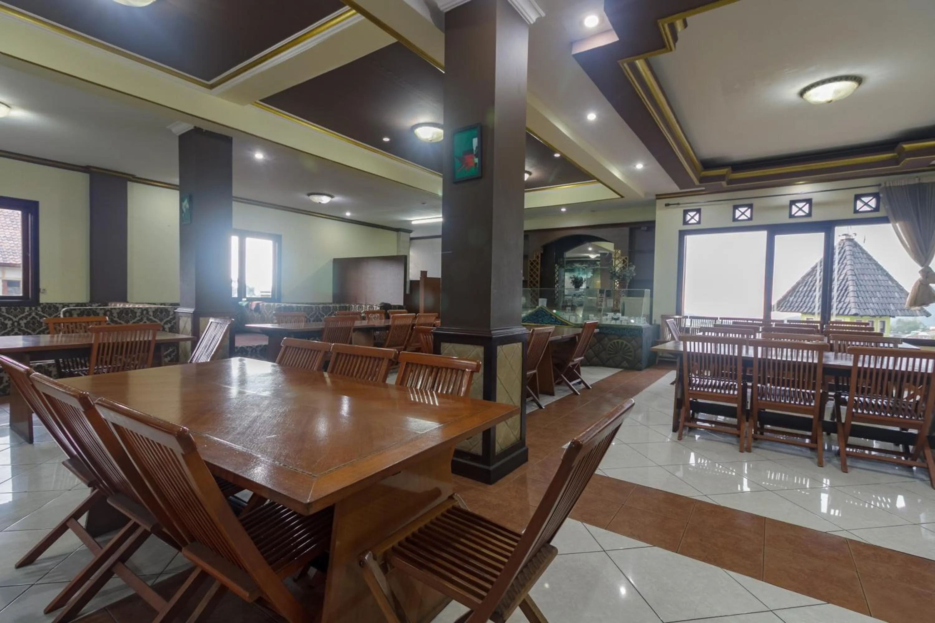 Restaurant/places to eat in RedDoorz Syariah @ Cipanas