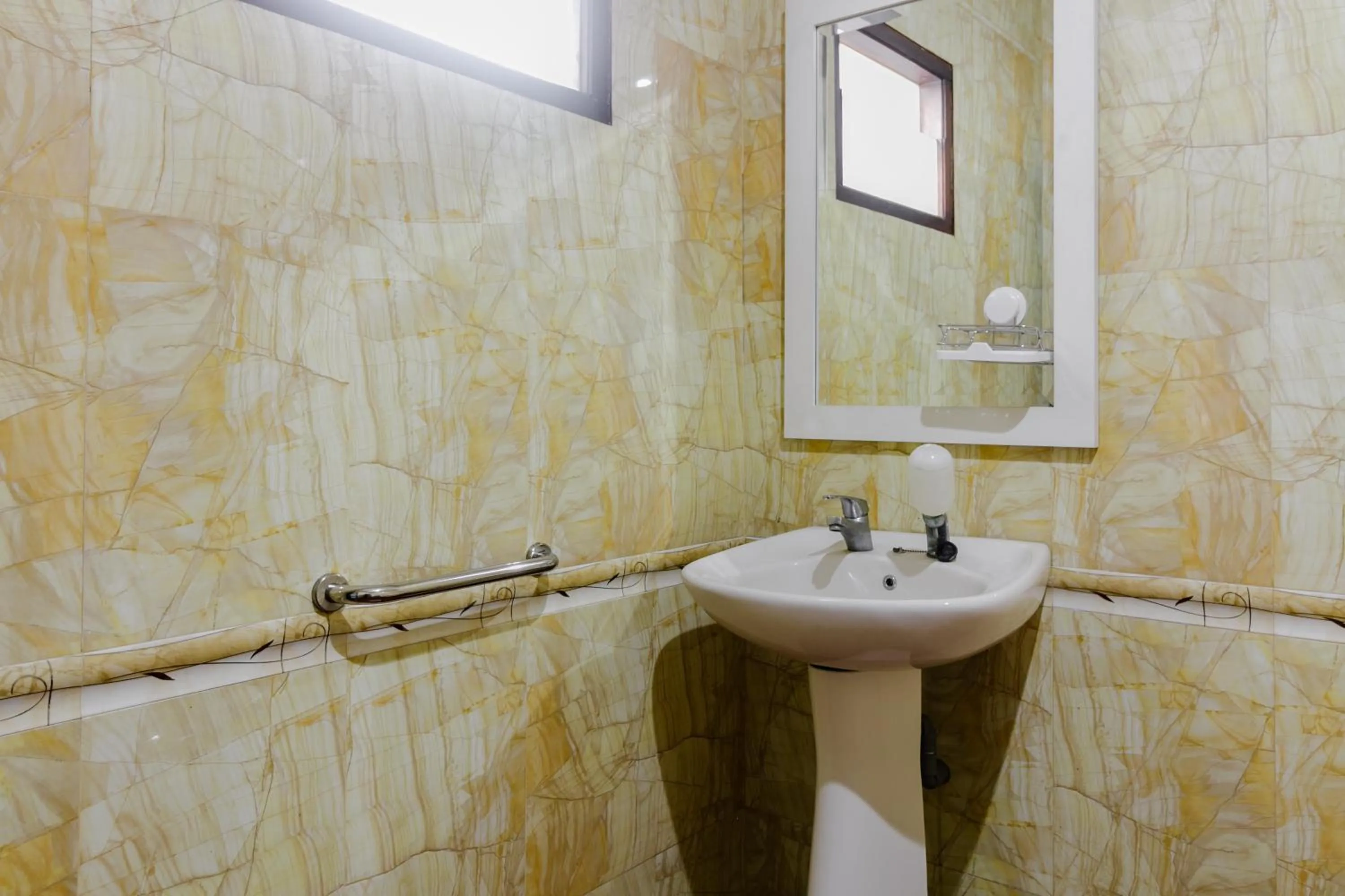 Bathroom in RedDoorz Syariah @ Cipanas