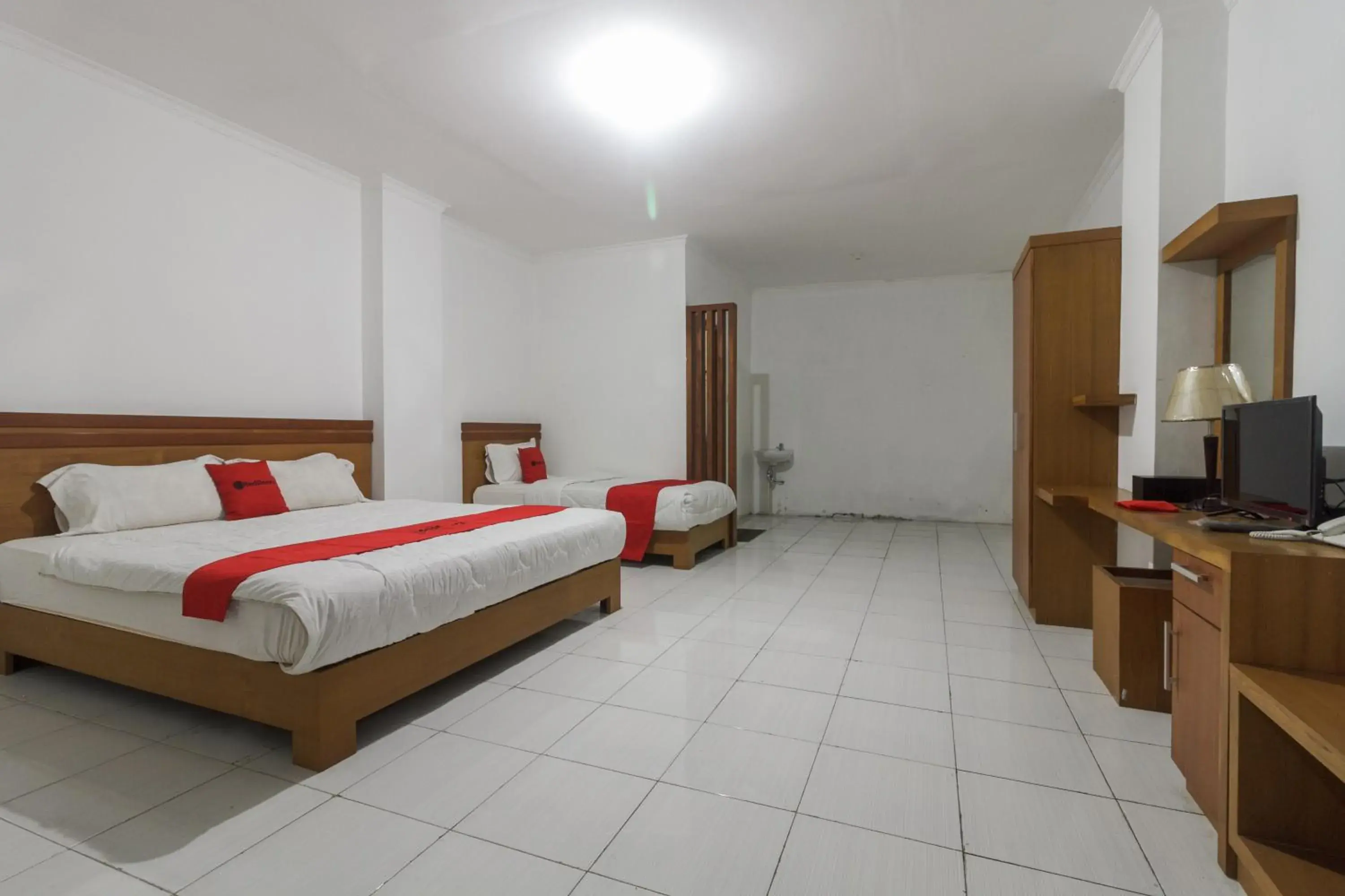 Bedroom, Bed in RedDoorz Syariah @ Cipanas Bedroom, Bed in RedDoorz Syariah @ Cipanas