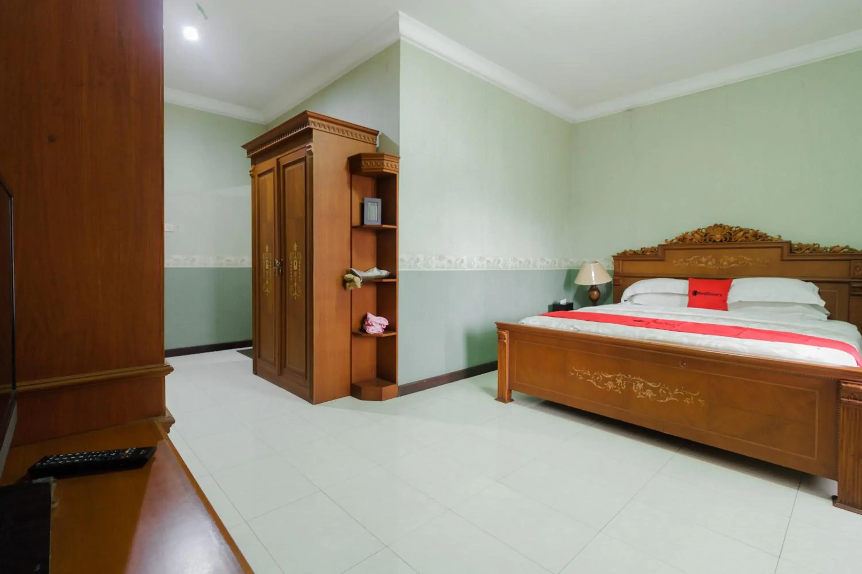 Suite in RedDoorz Syariah @ Cipanas Suite in RedDoorz Syariah @ Cipanas