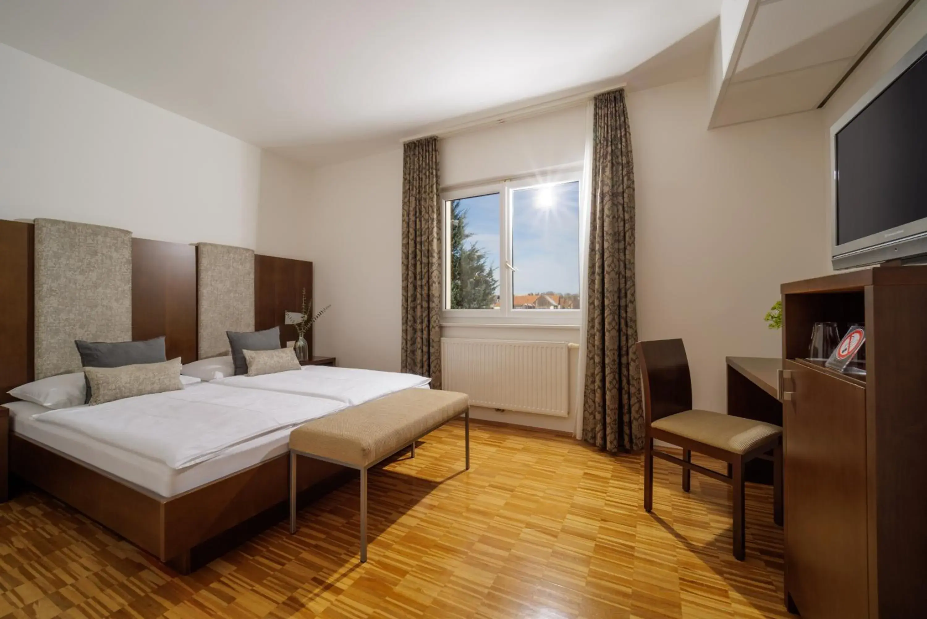 Special Offer - single occupancy - Double Room without Balcony in Hotel Garni Toscanina - Adults Only Special Offer - single occupancy - Double Room without Balcony in Hotel Garni Toscanina - Adults Only
