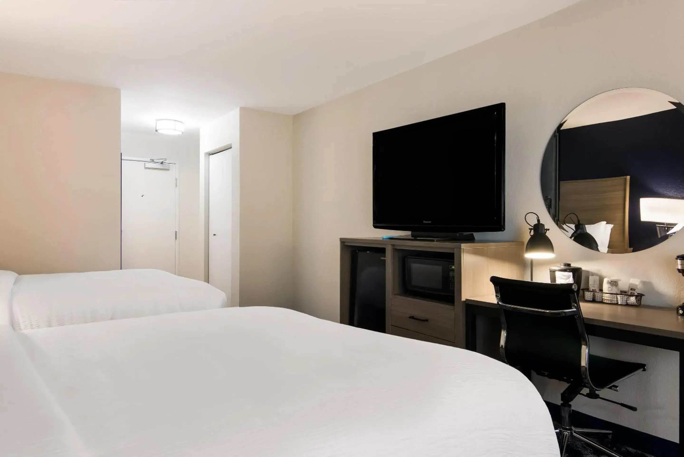 Bedroom, Bed in The Inn on Maritime Bay, an Ascend Collection Hotel Bedroom, Bed in The Inn on Maritime Bay, an Ascend Collection Hotel