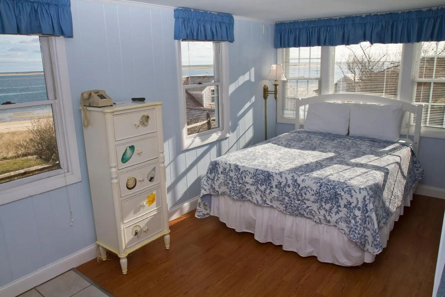 Bed in The Hawthorne