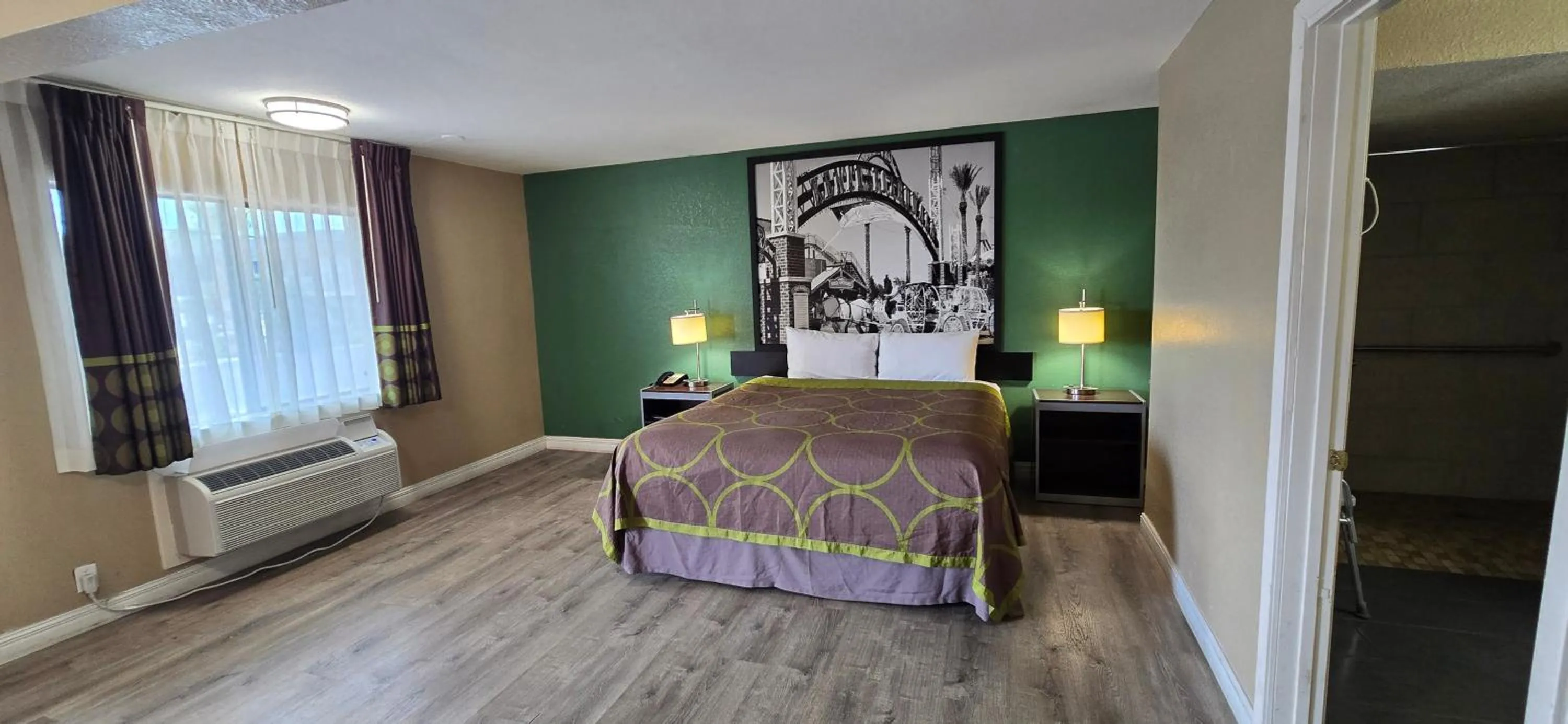 Photo of the whole room, Bed in Super 8 by Wyndham Kingsville