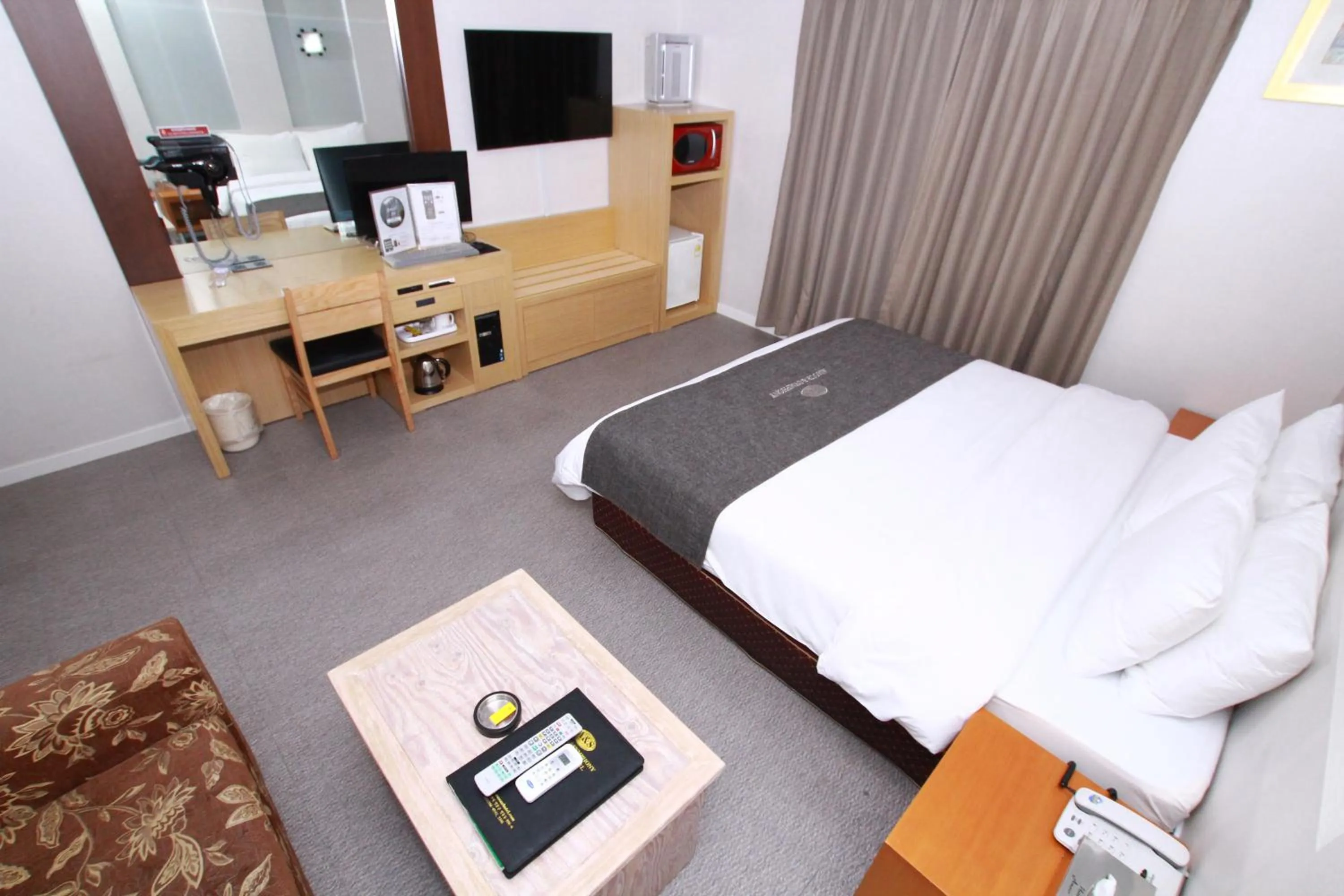 Photo of the whole room, Bed in Symphony Hotel