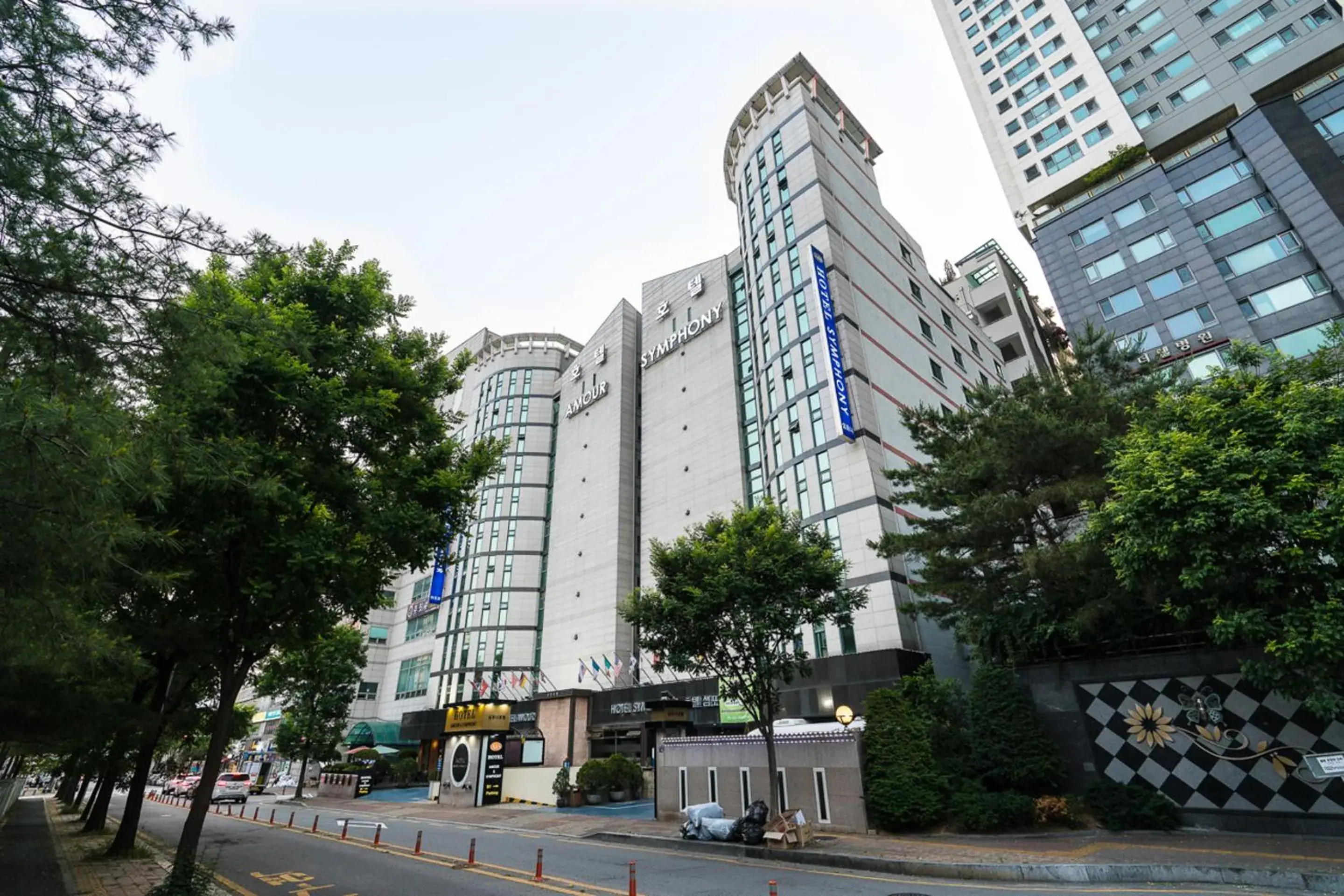 Property building in Symphony Hotel Property building in Symphony Hotel