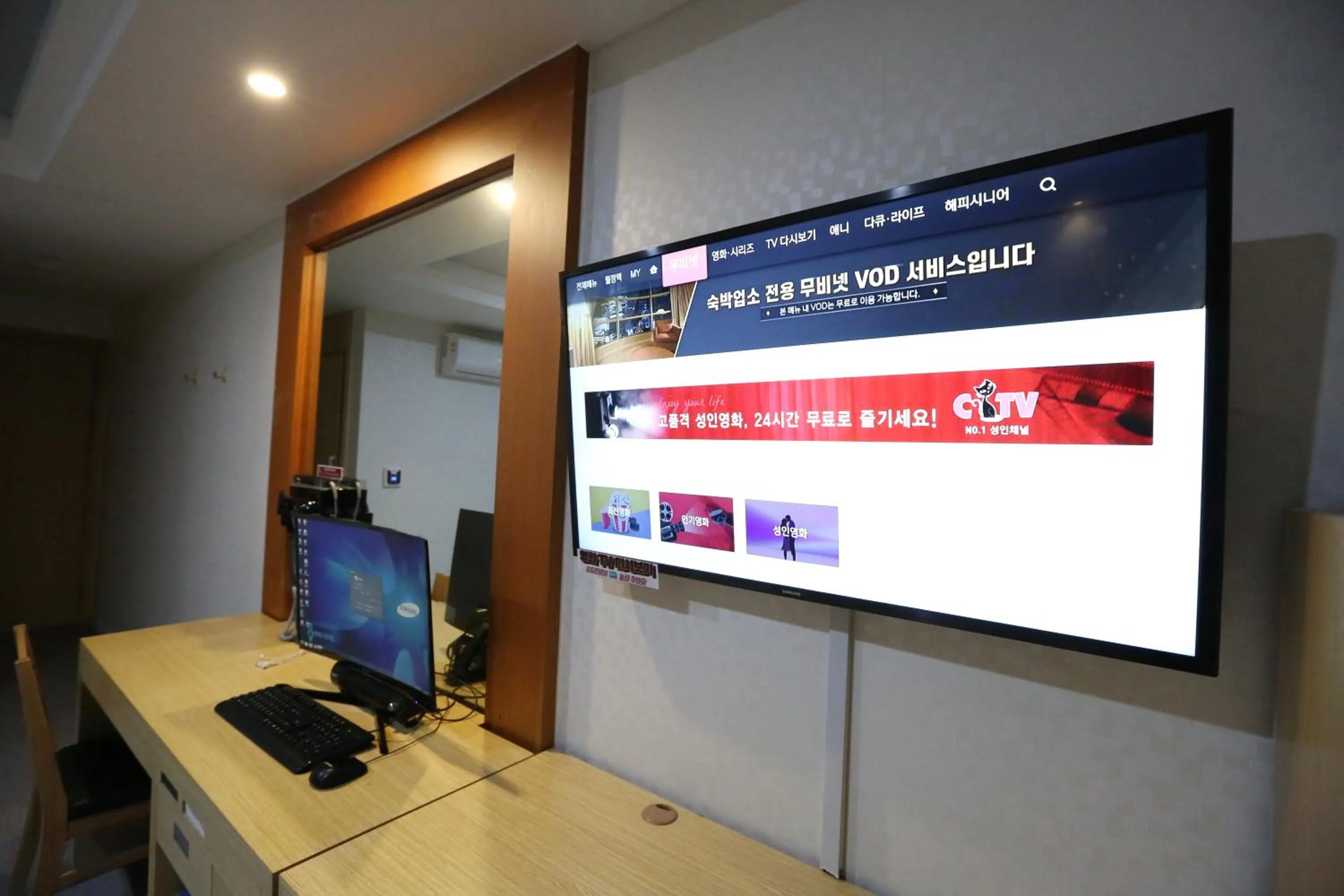 Photo of the whole room in Symphony Hotel