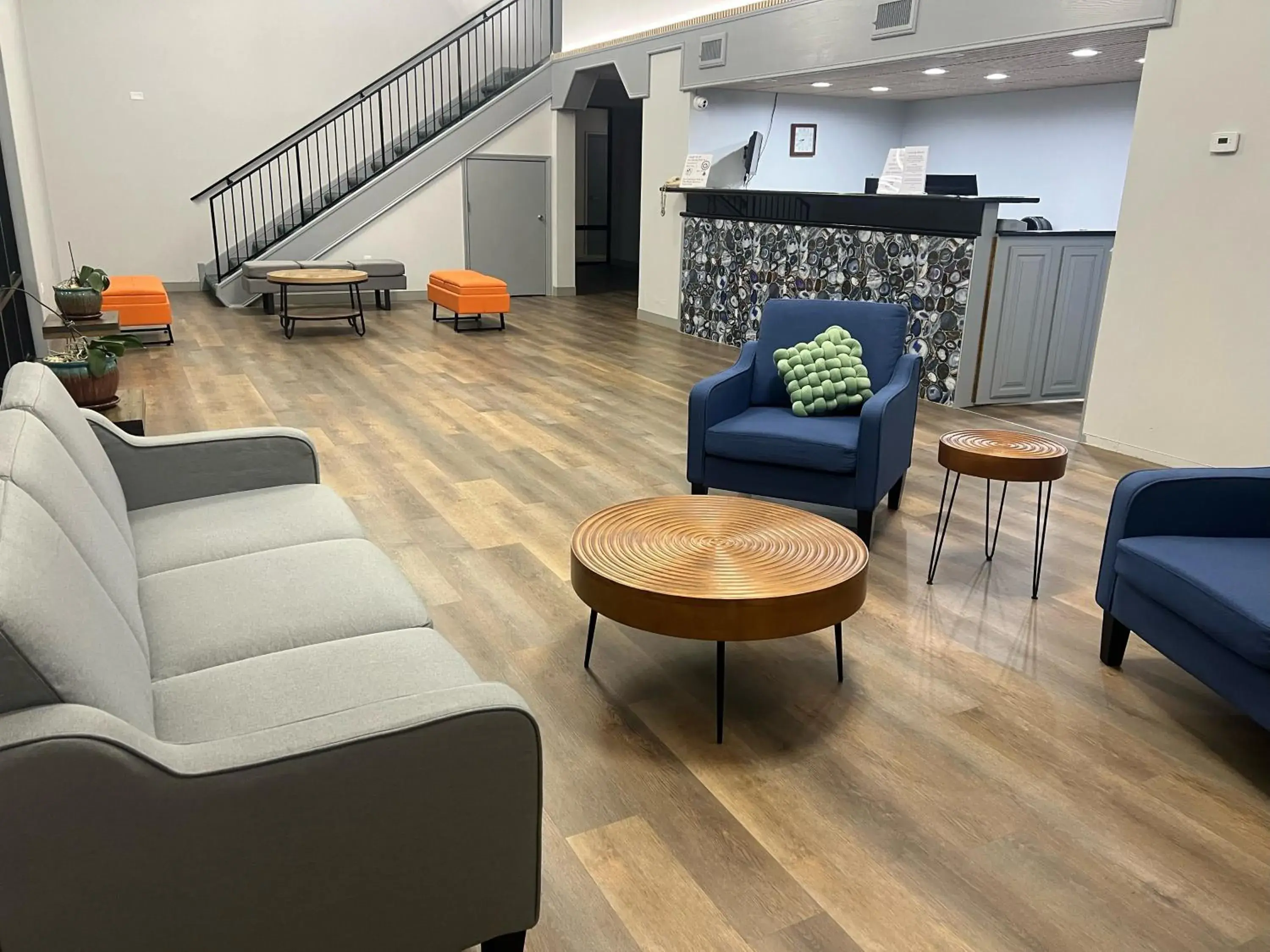 Lobby or reception in Walnut Inn Roland Lobby or reception in Walnut Inn Roland