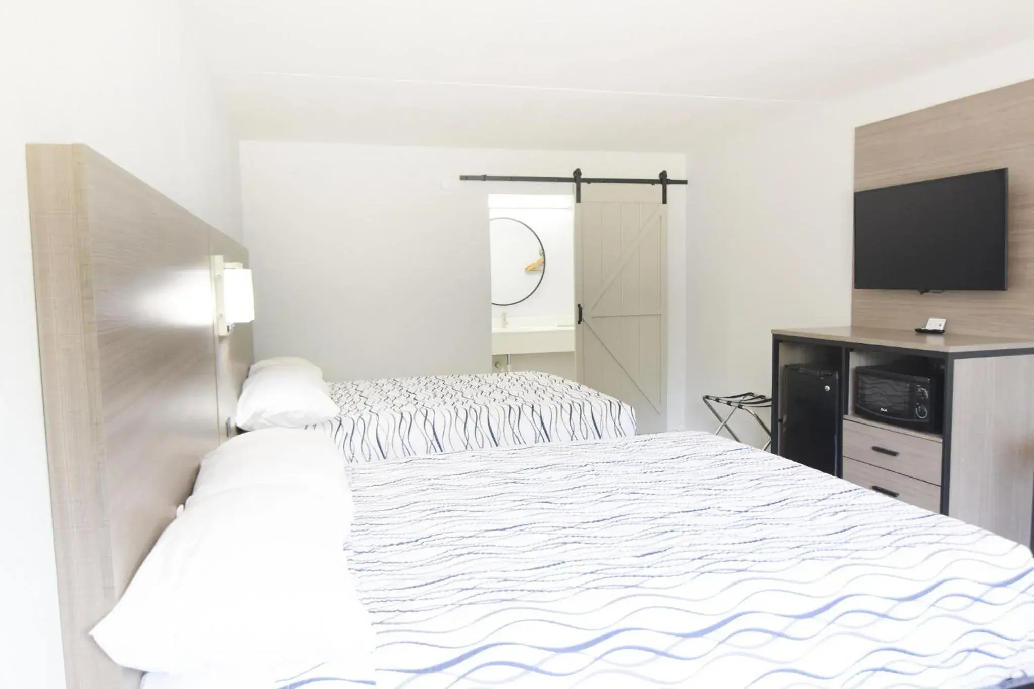 TV and multimedia, Bed in Walnut Inn Roland TV and multimedia, Bed in Walnut Inn Roland