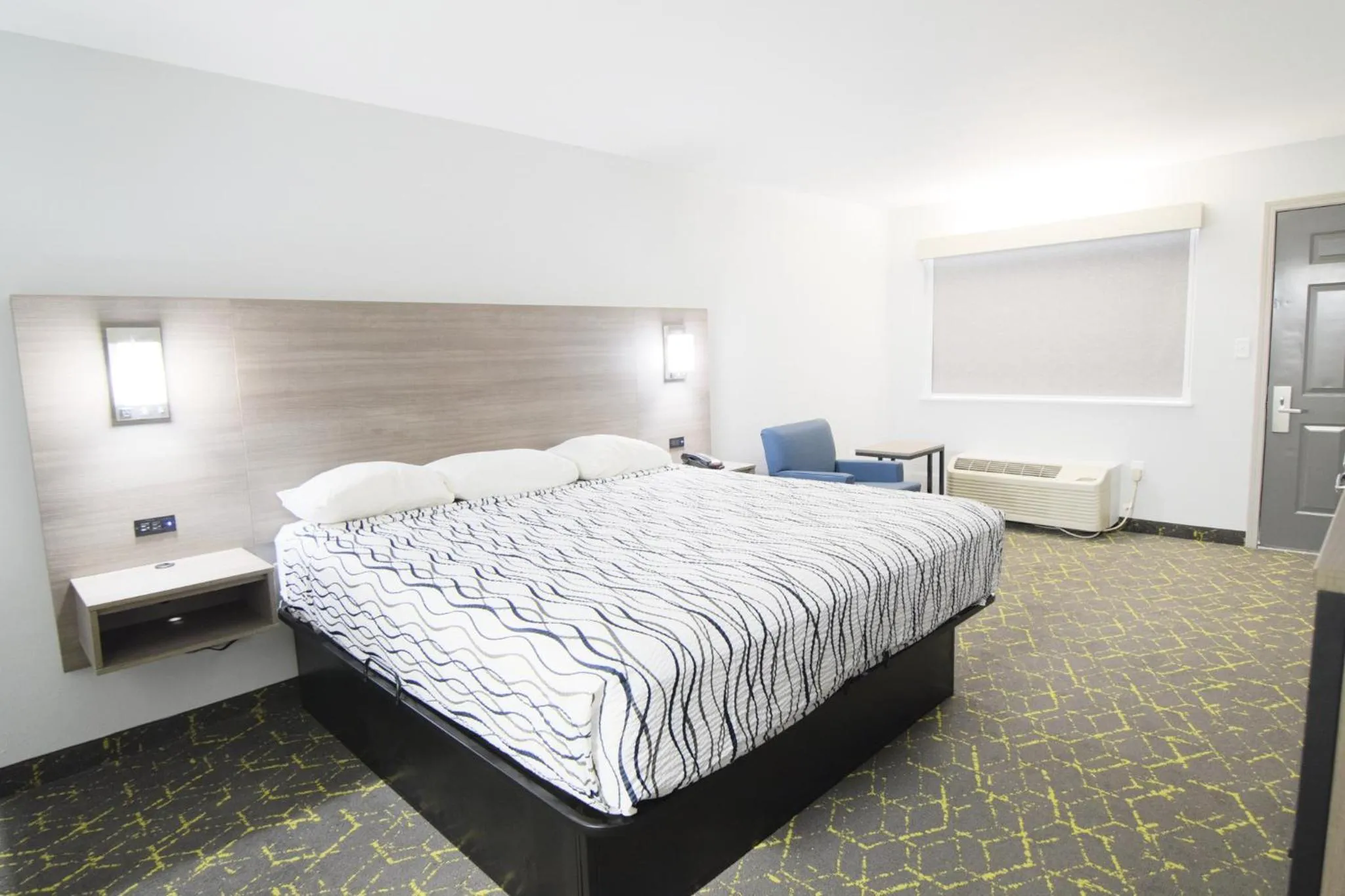 Bed in Walnut Inn Roland